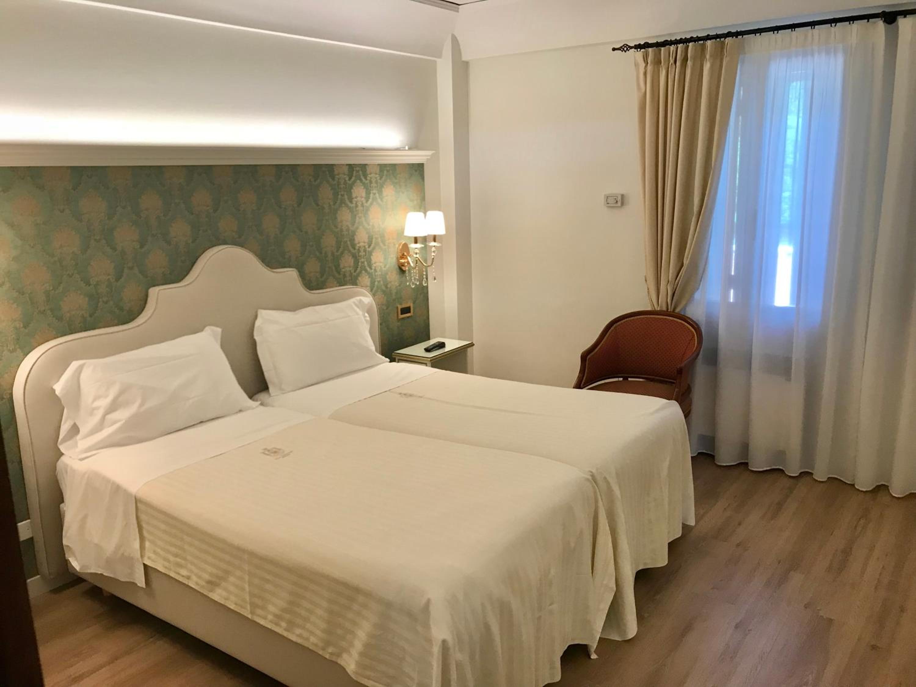 Classic Double or Twin Room - Photo 2
