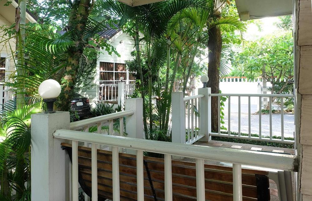Cottage with Garden View - Photo 8