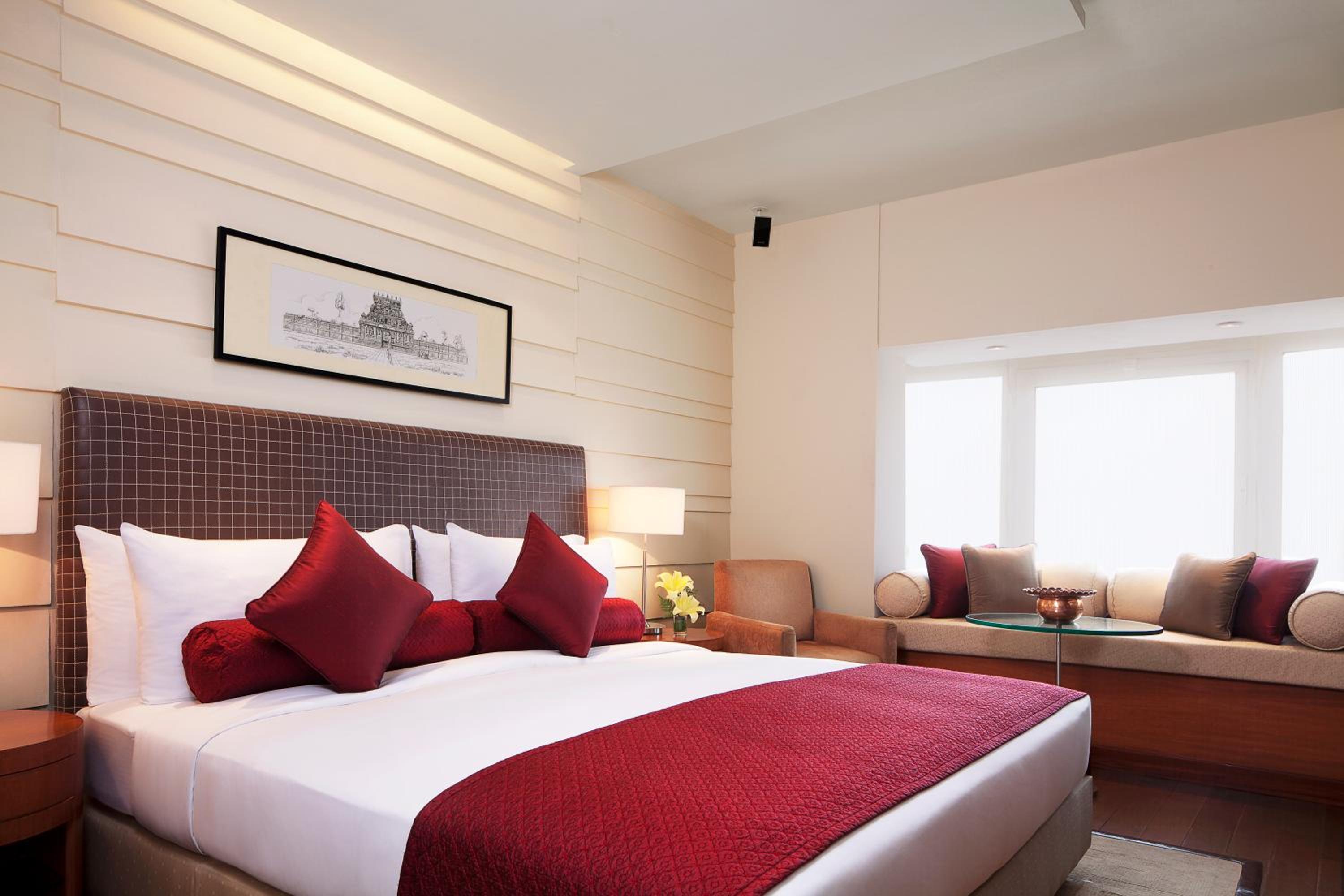 Luxury Room with King Bed - Photo 10