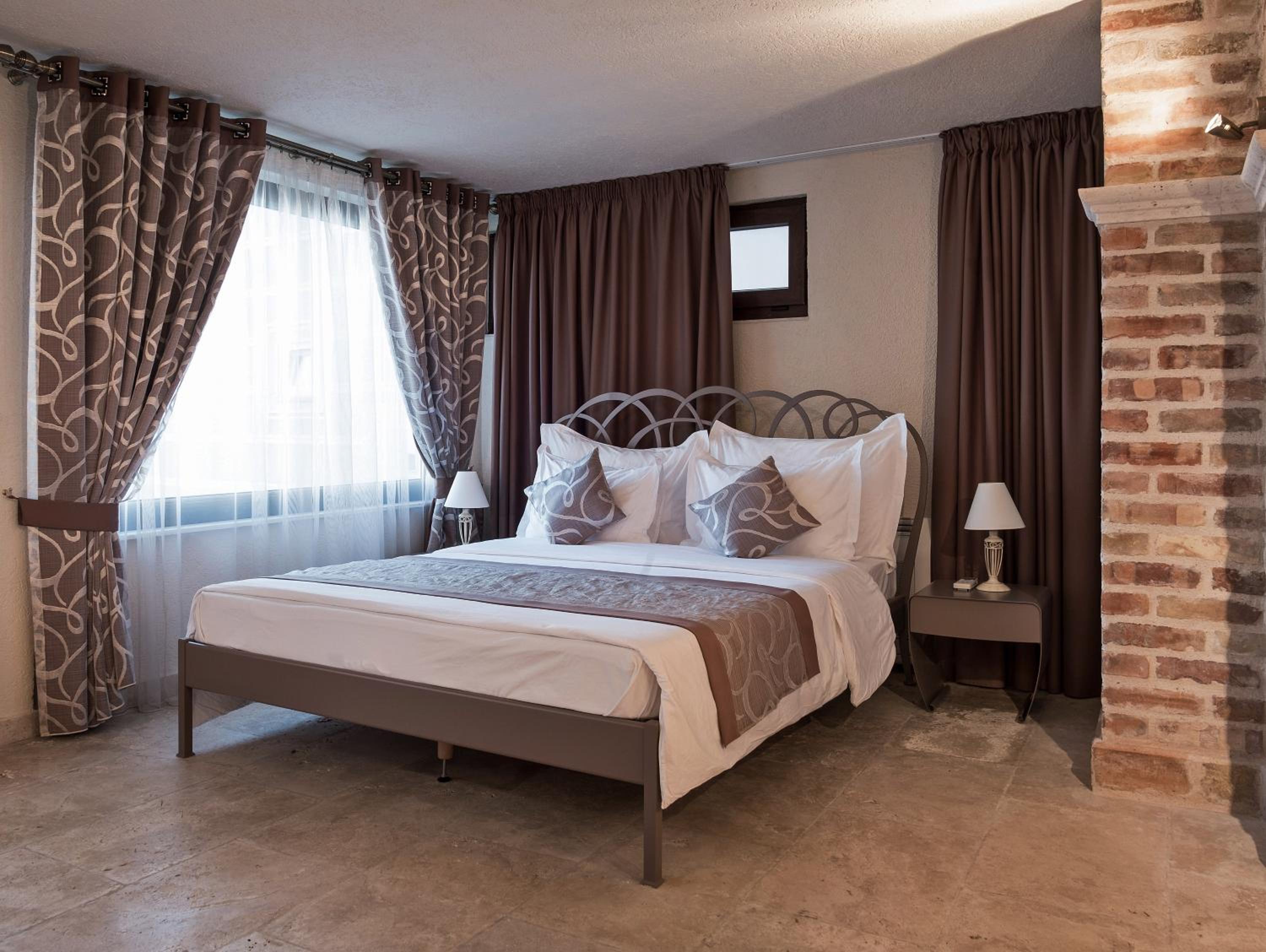 Duplex Suite - Photo 1
