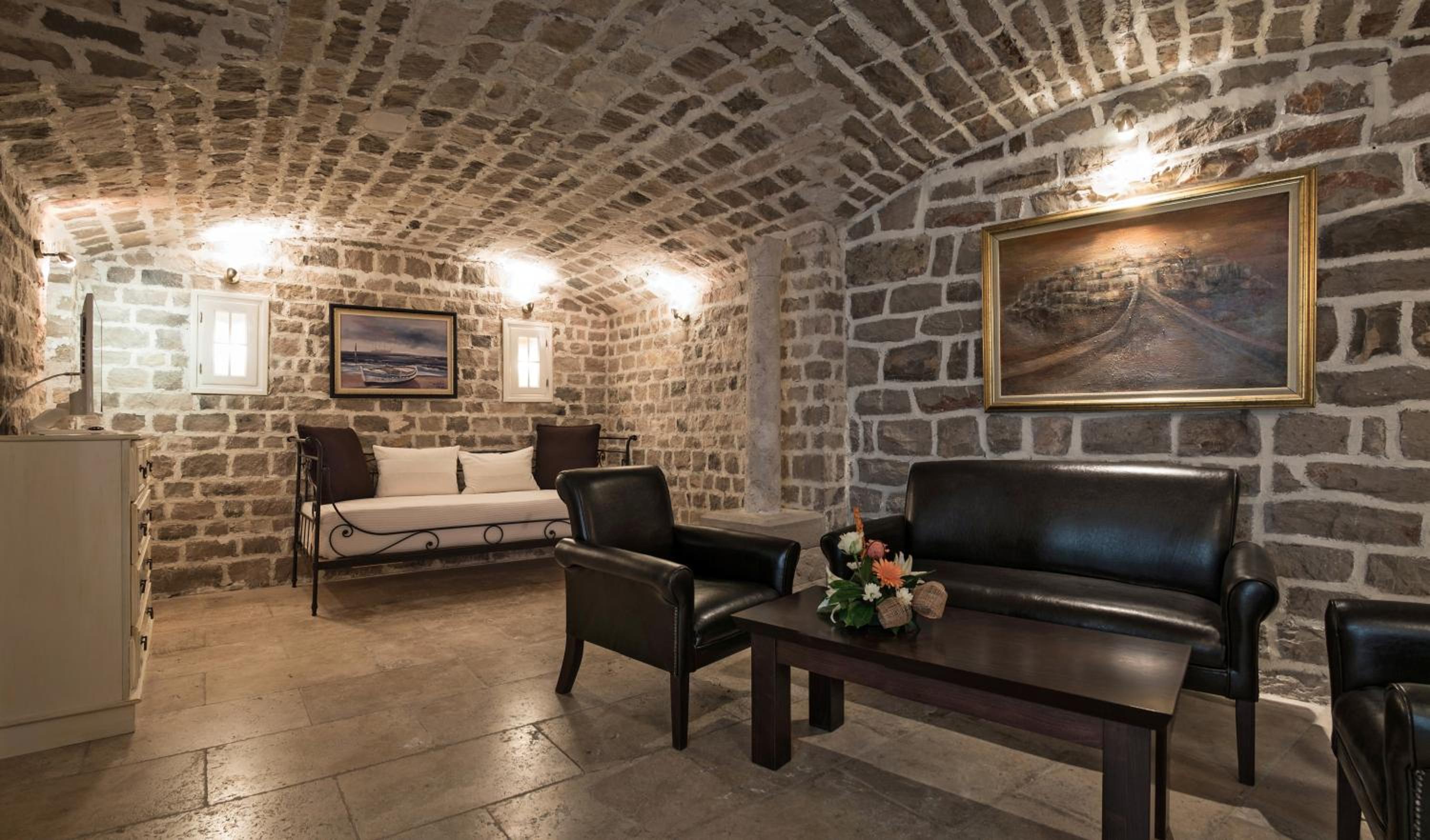 Duplex Suite - Photo 3