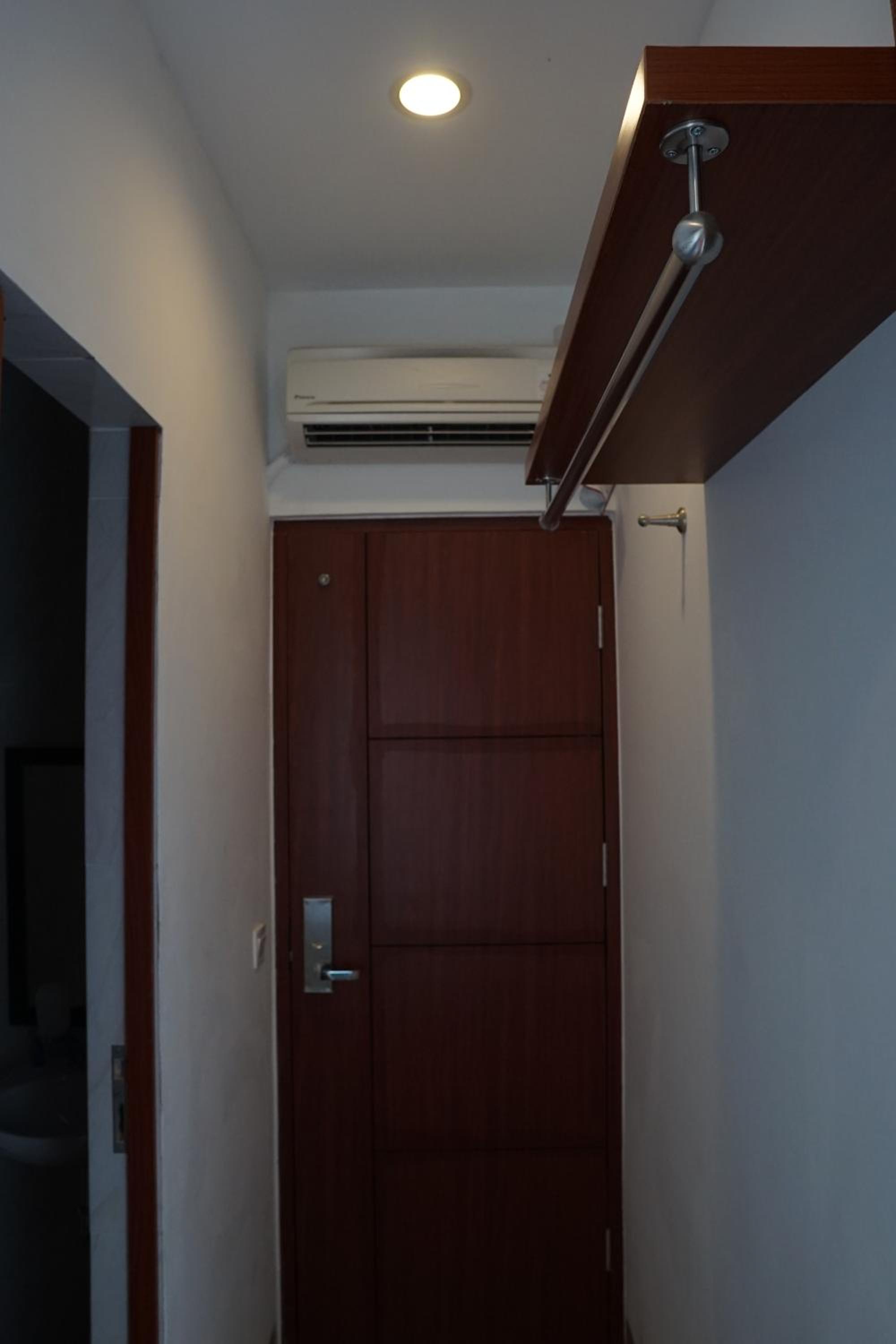 Twin Room with City View - Photo 8