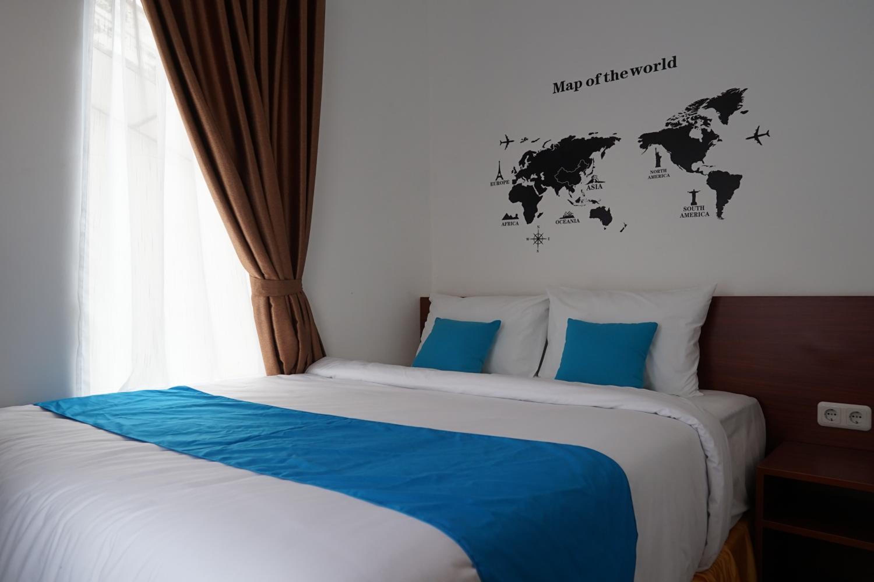 Superior Twin Room with City View - Photo 9