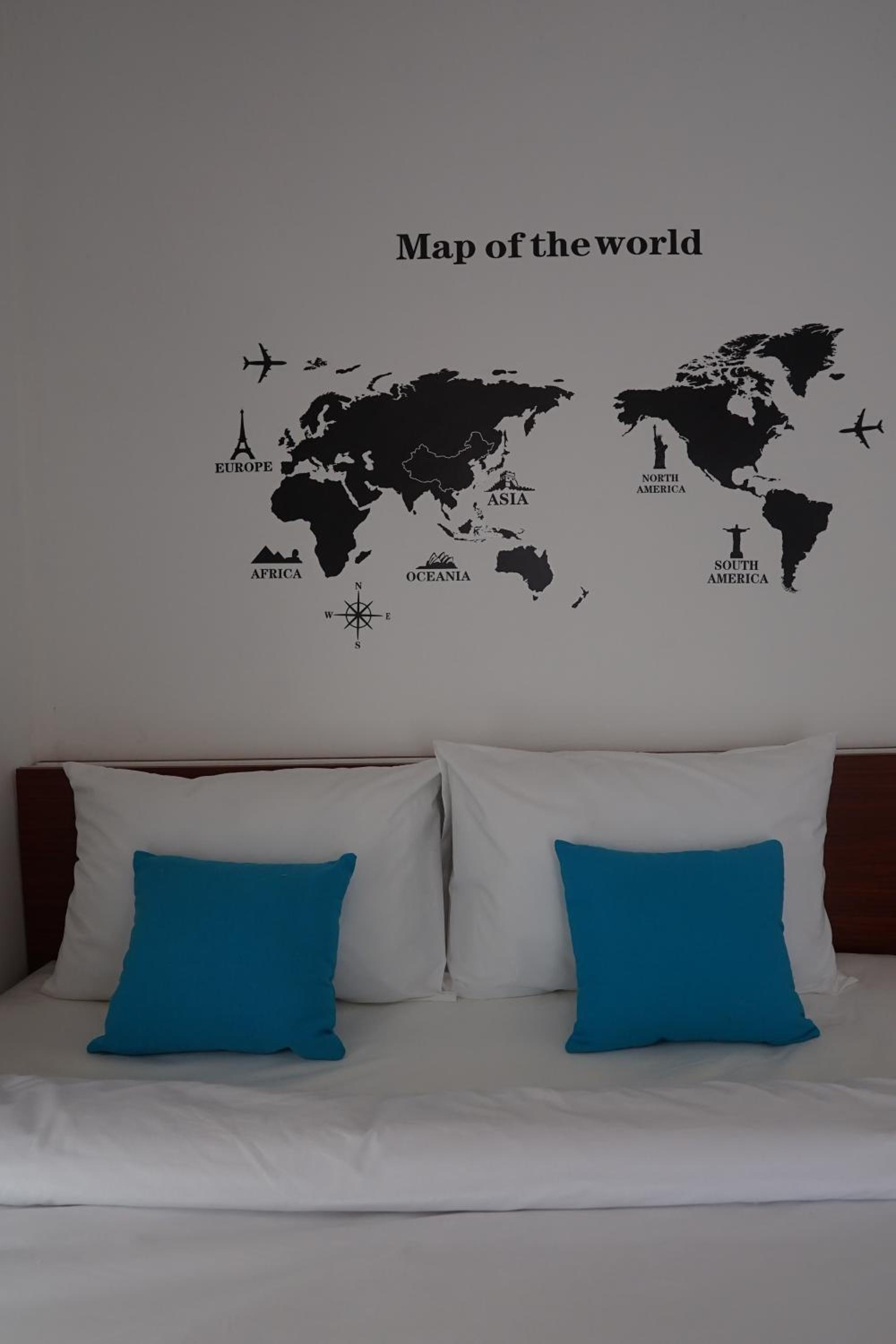 Twin Room with City View - Photo 7