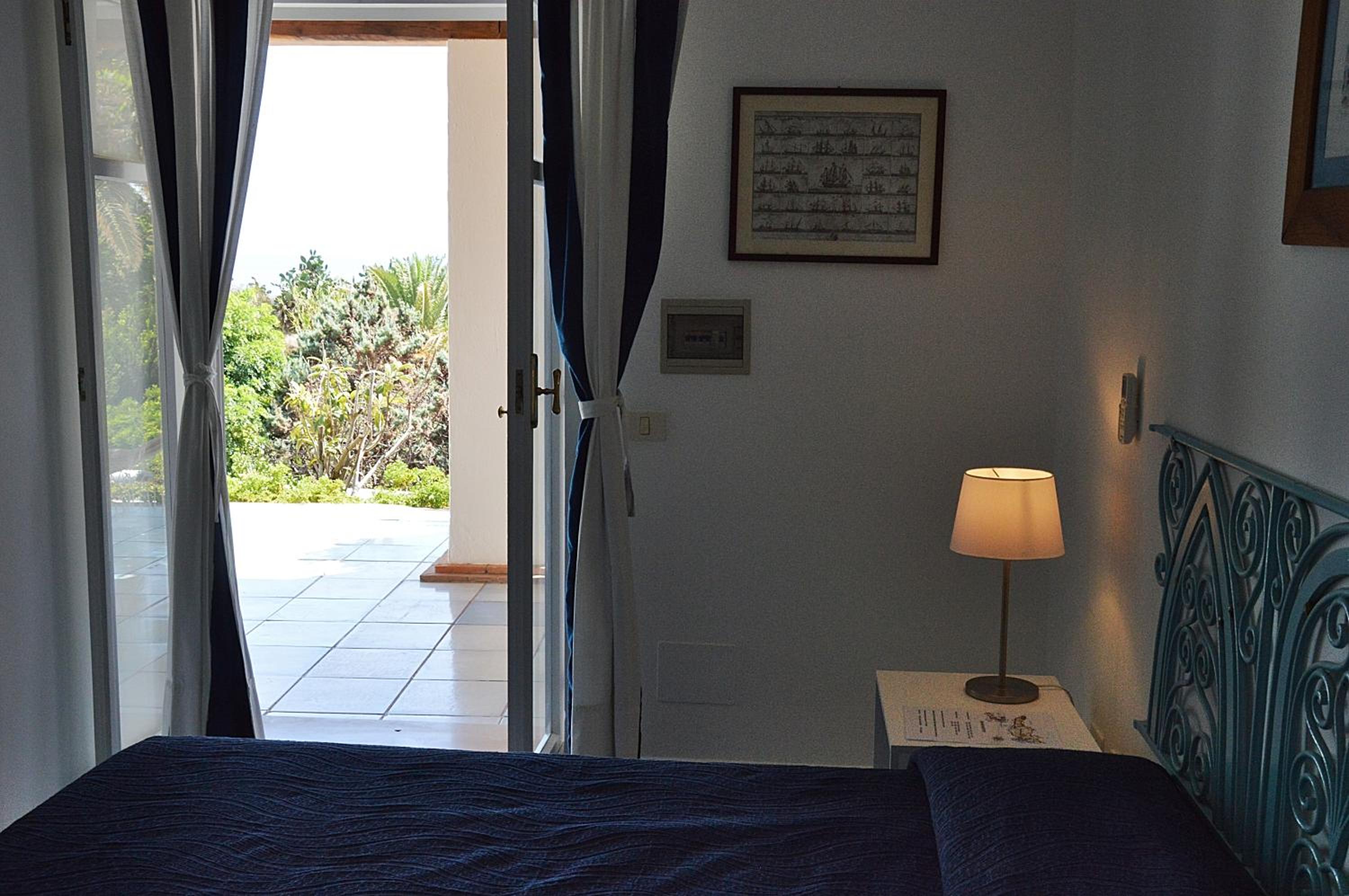 Standard Double or Twin Room with Sea View photo 2