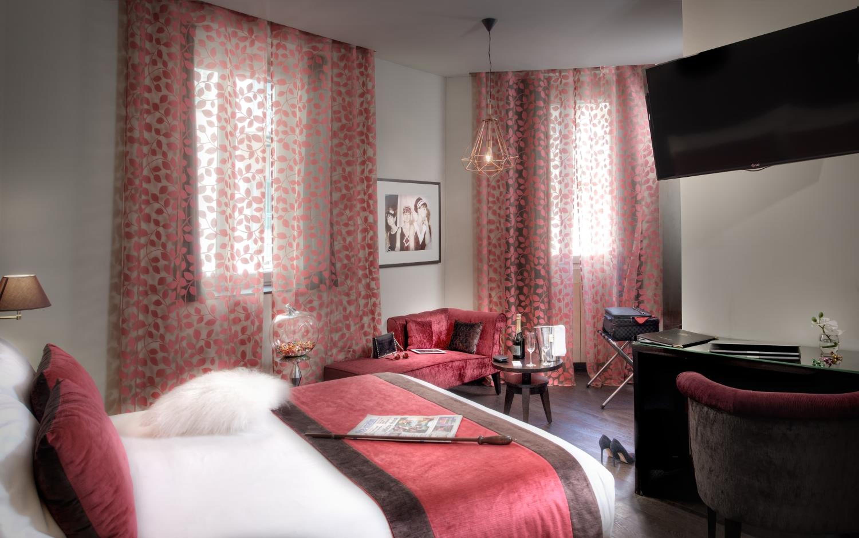 Junior Queen Suite - Photo 14
