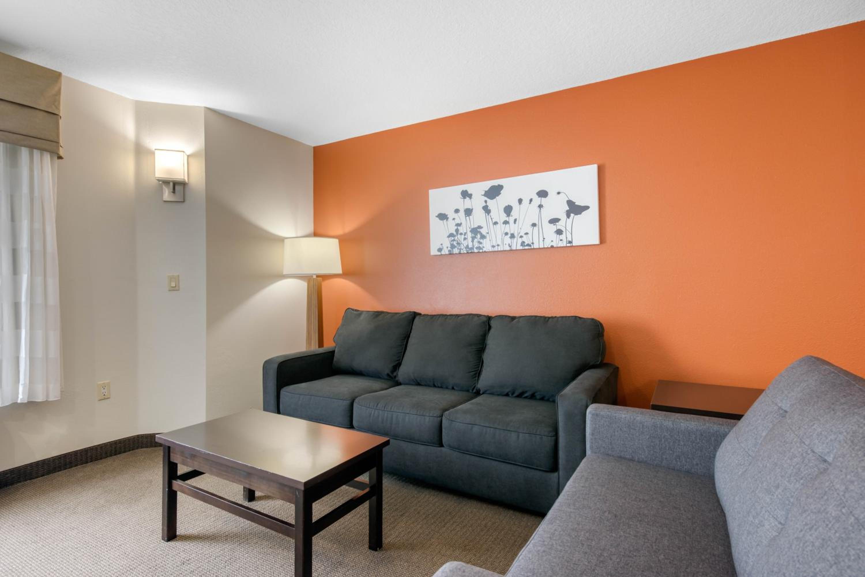King Suite - Non-Smoking - Photo 3