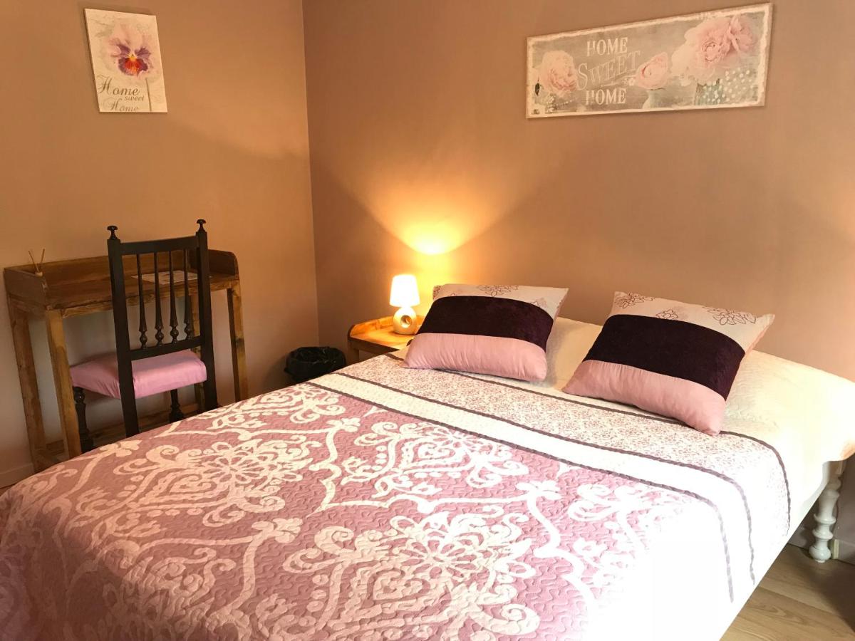 Double Room with Shared Bathroom photo 1