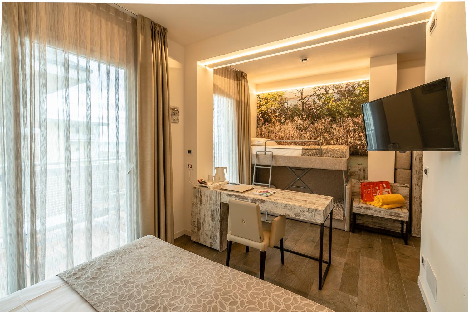Junior Suite (4 Adults) - Photo 1