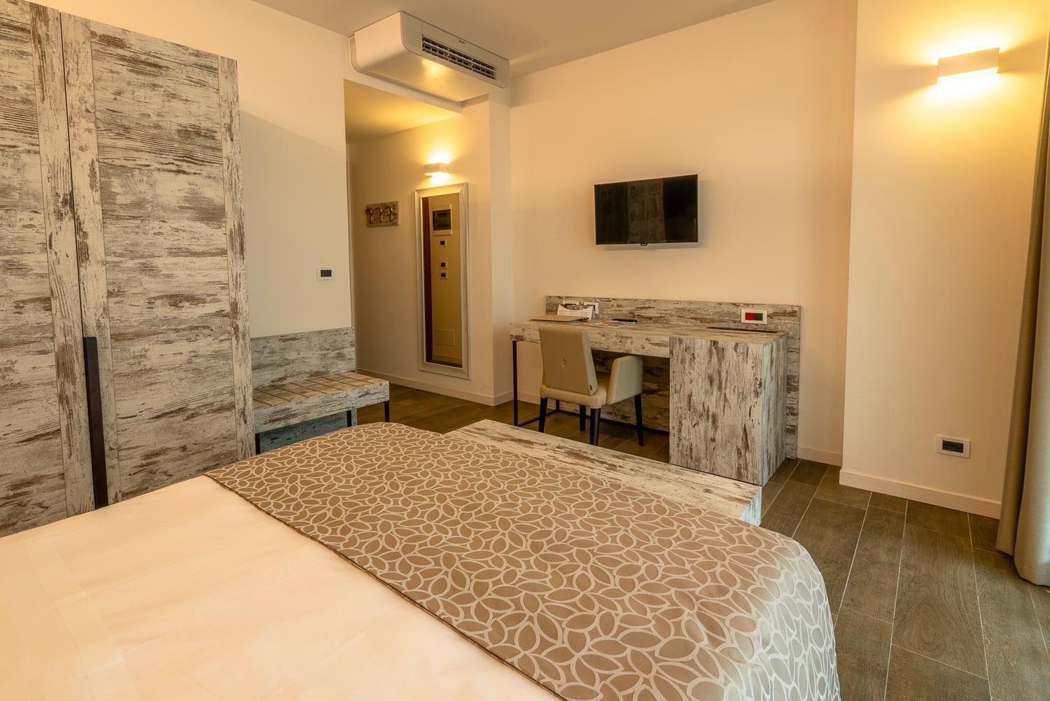 Junior Suite (2 Adults) - Photo 2