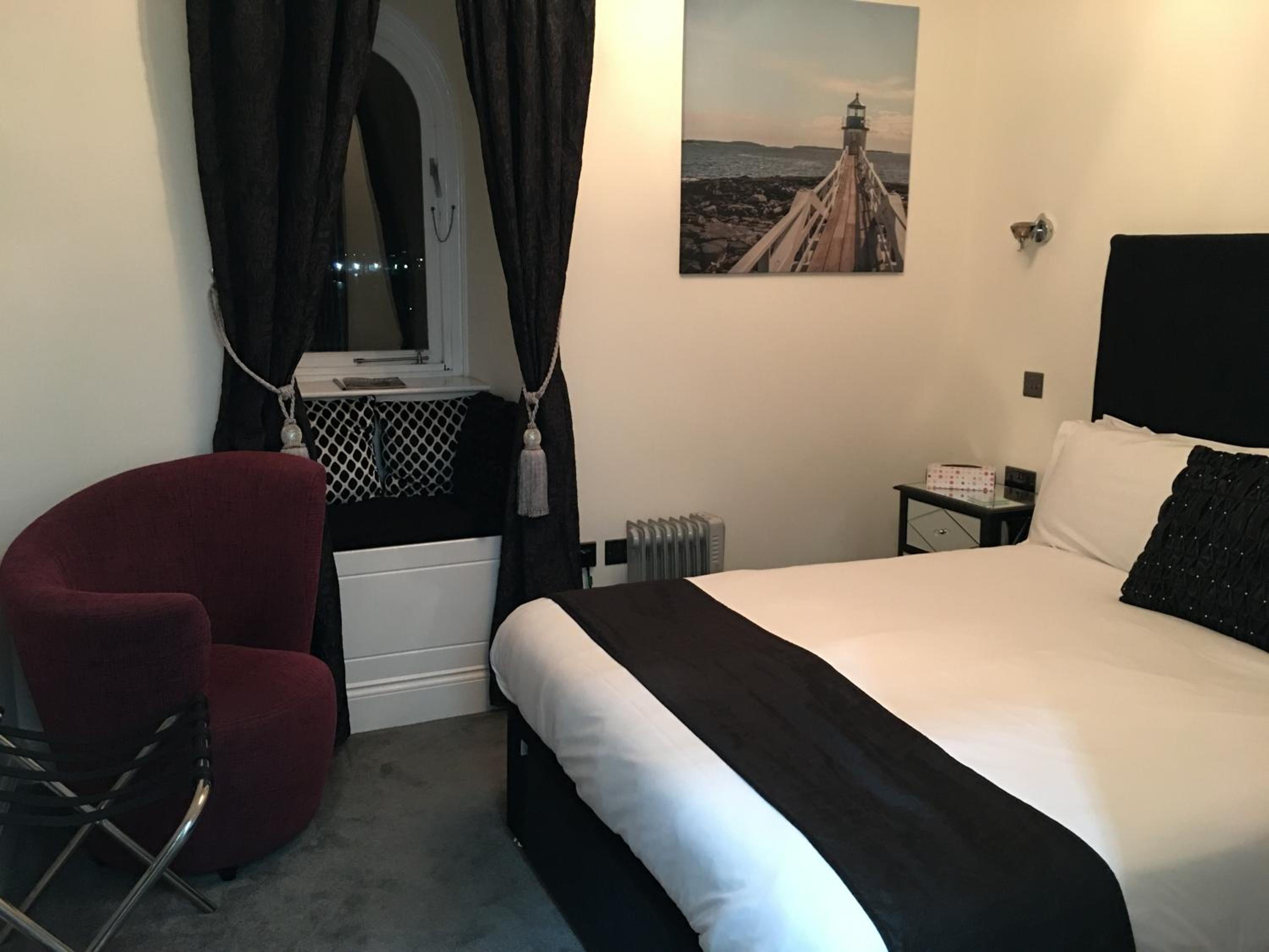 Standard King Room photo 1