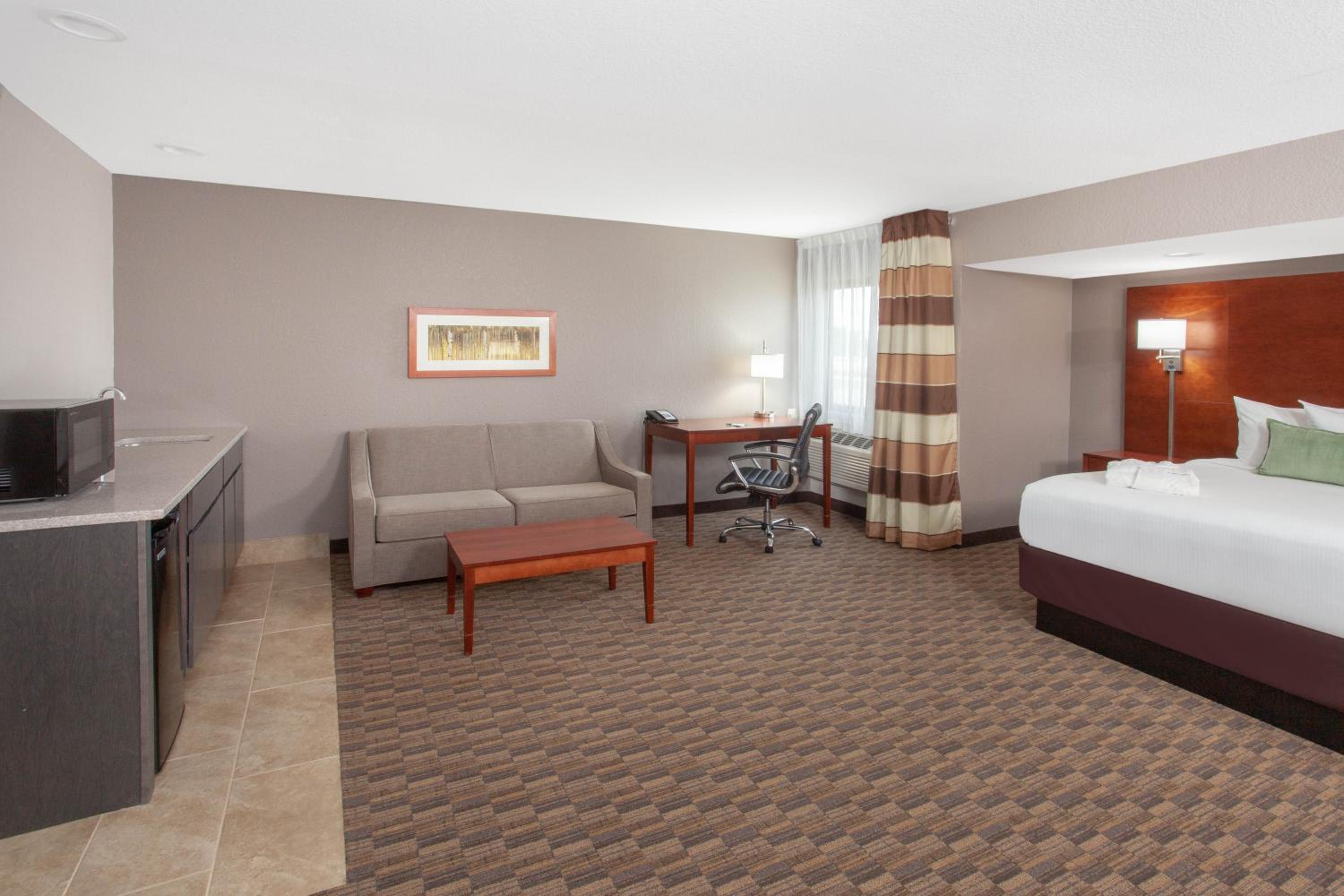 Executive King Room - Non-Smoking - Photo 6