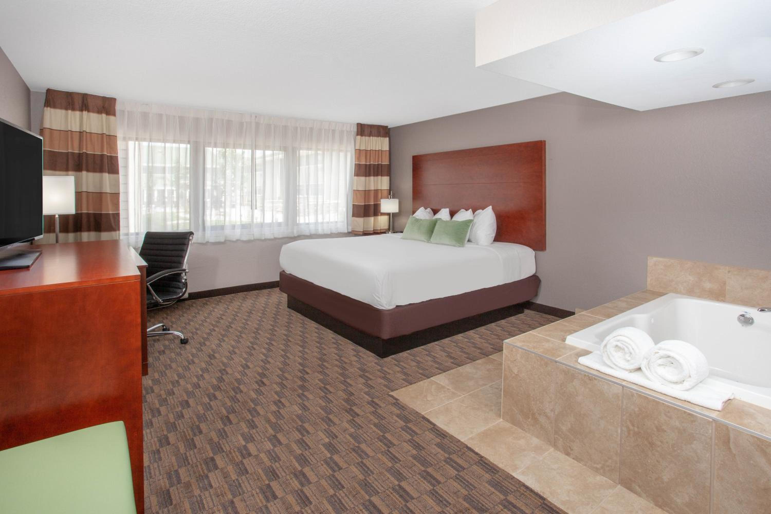 King Room with Spa Bath - Non-Smoking - Photo 2