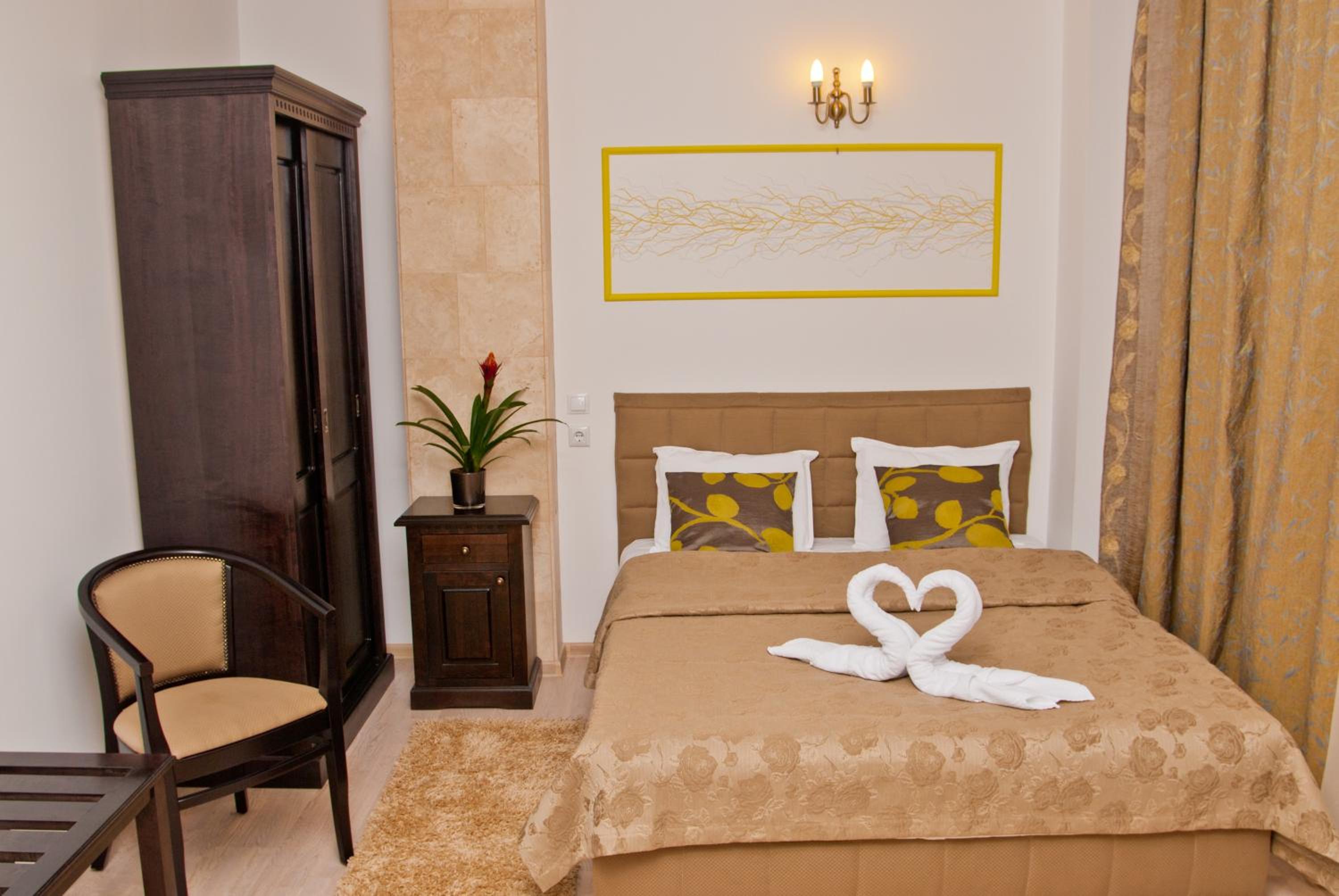 Double Room - Photo 5