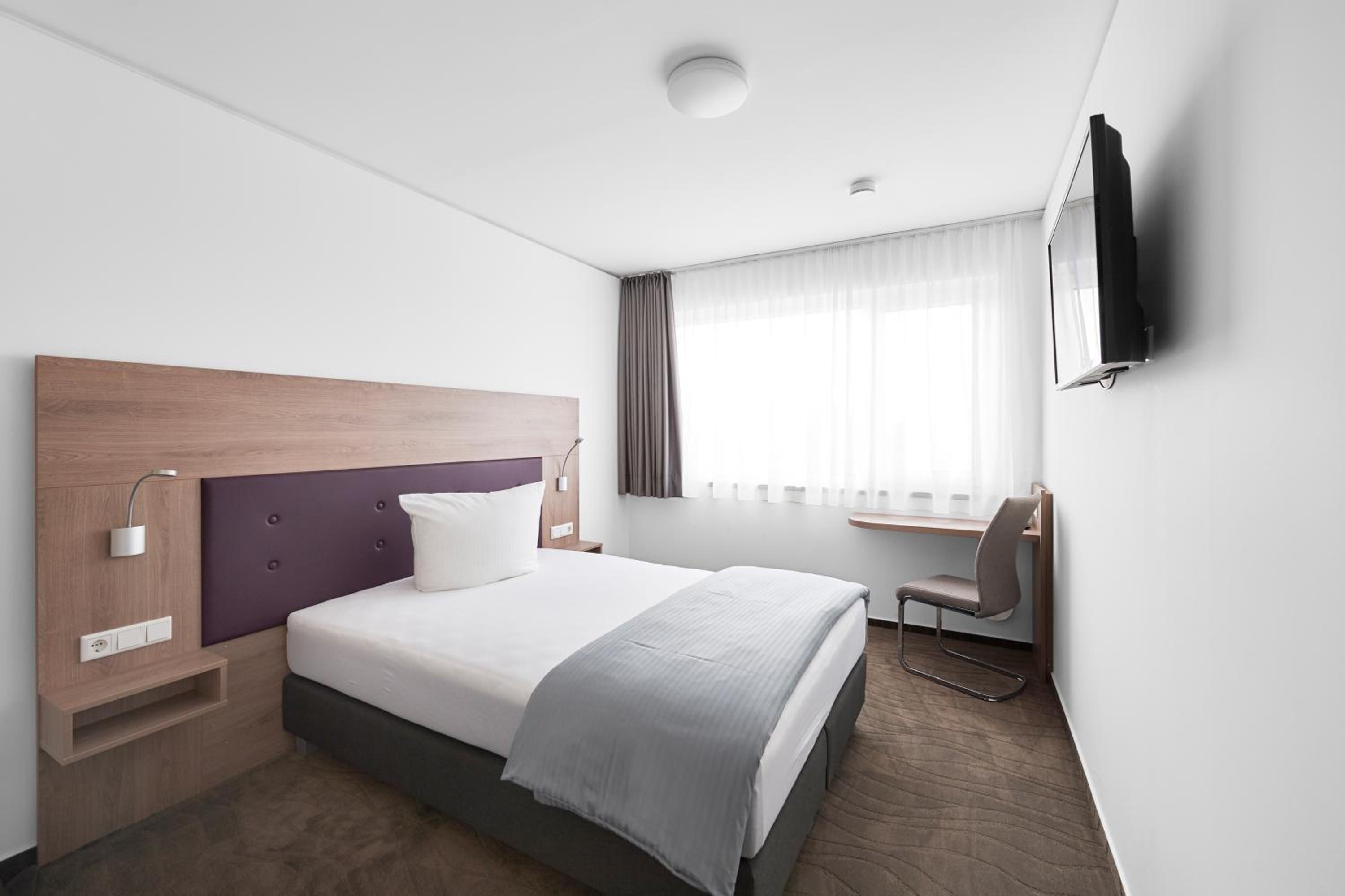 Single Room with Bathroom photo 2