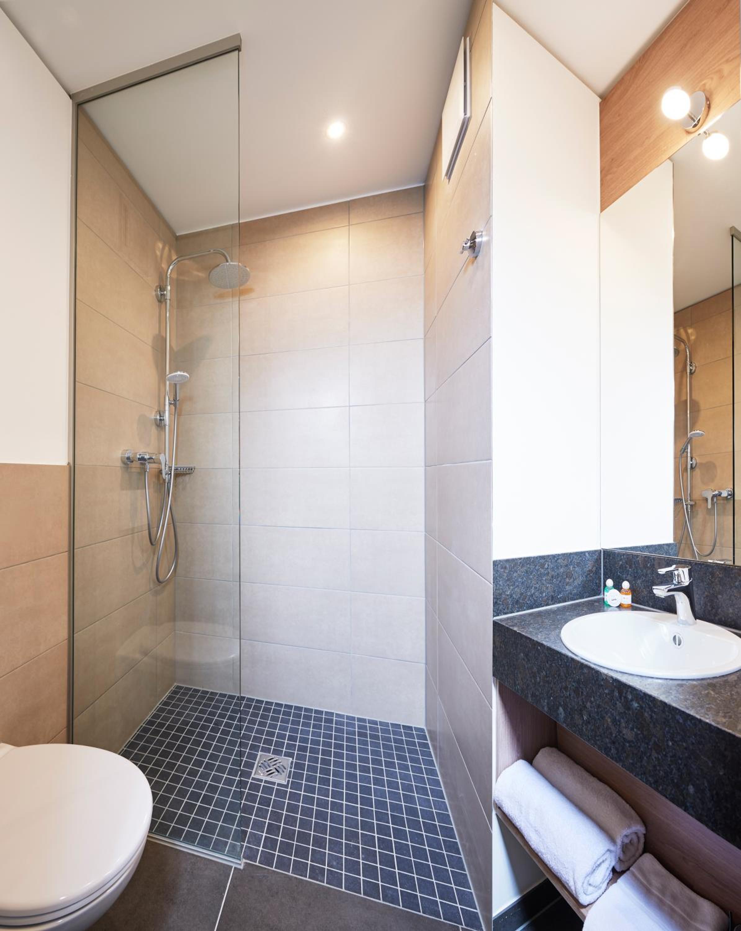 Single Room with Bathroom photo 3