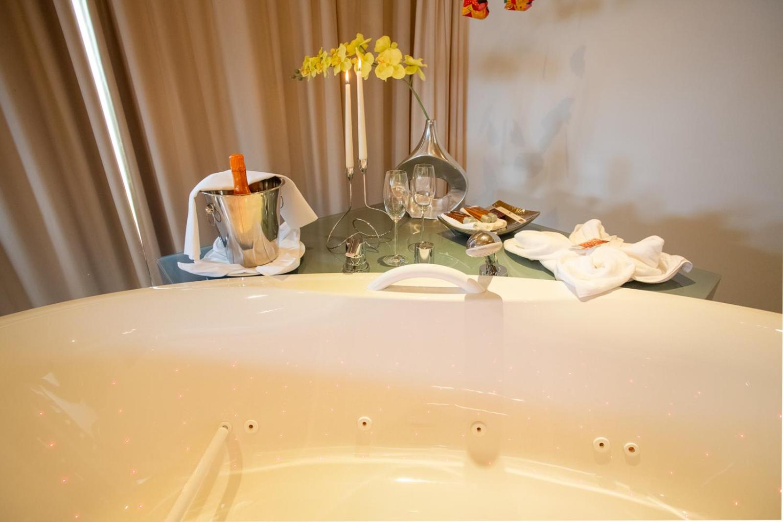 Deluxe Suite with Sea View photo 3