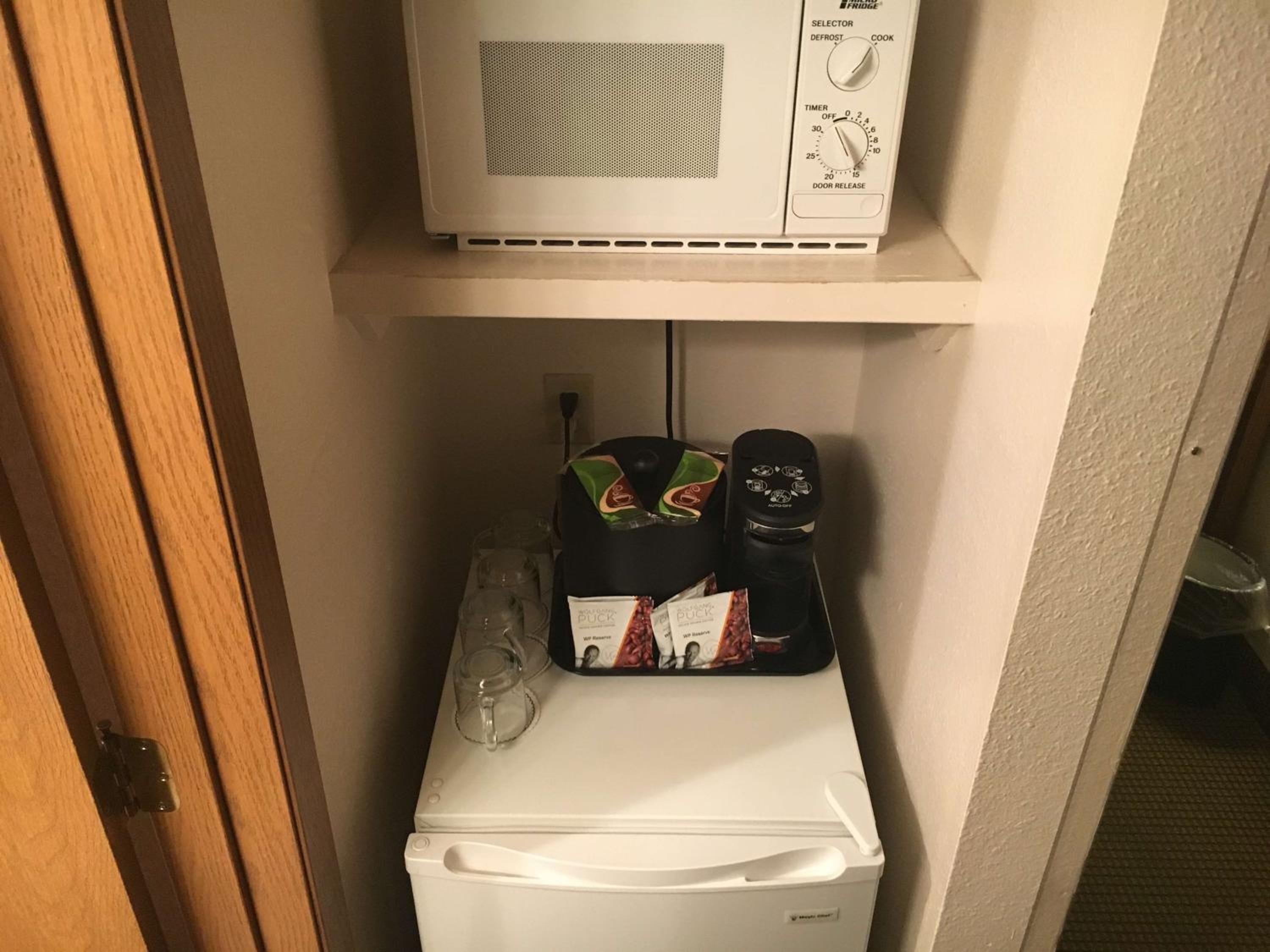 Double Room with Two Double Beds and Mobility Accessible Roll-In Shower photo 2