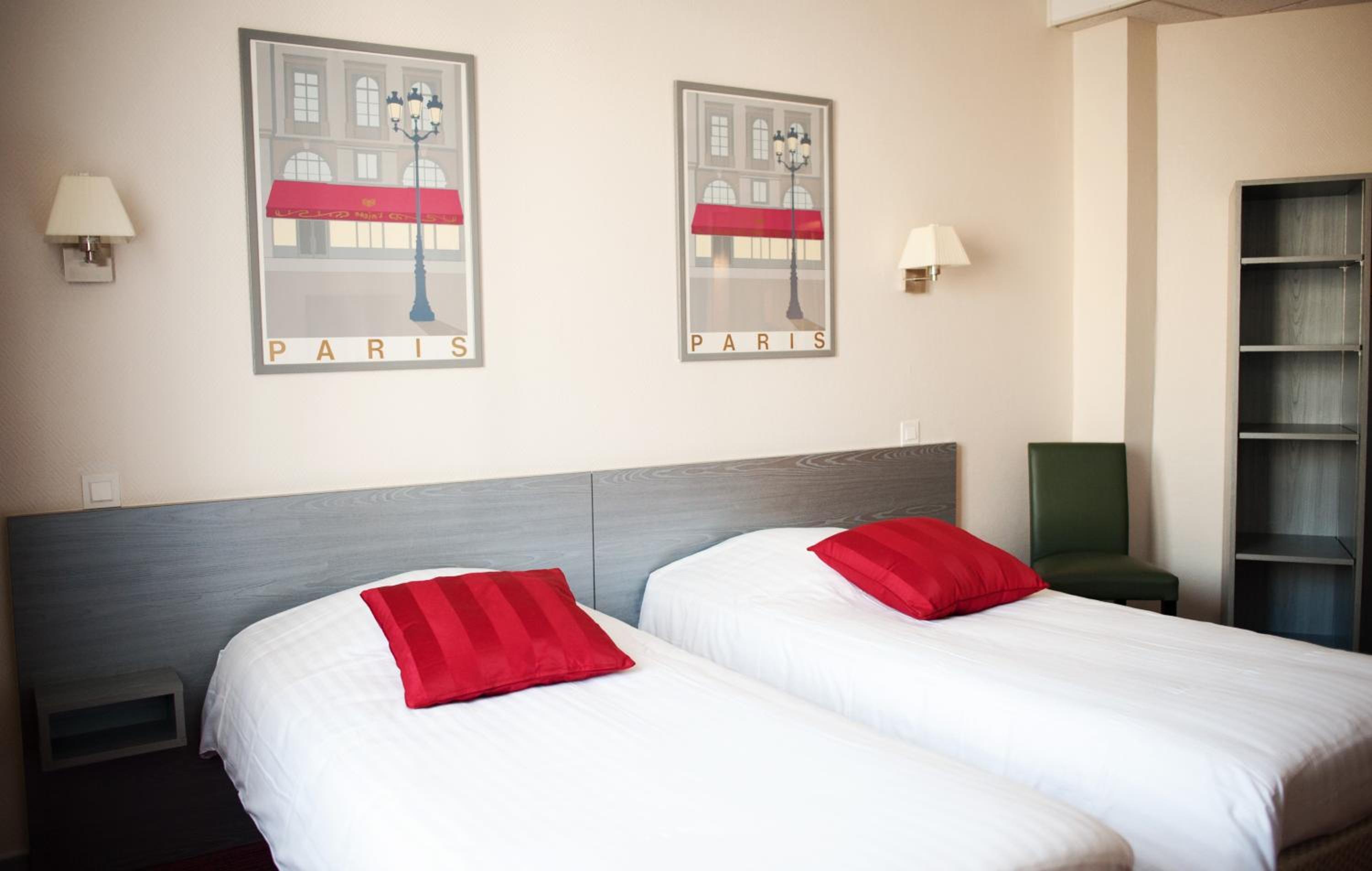 Twin Room - Photo 11