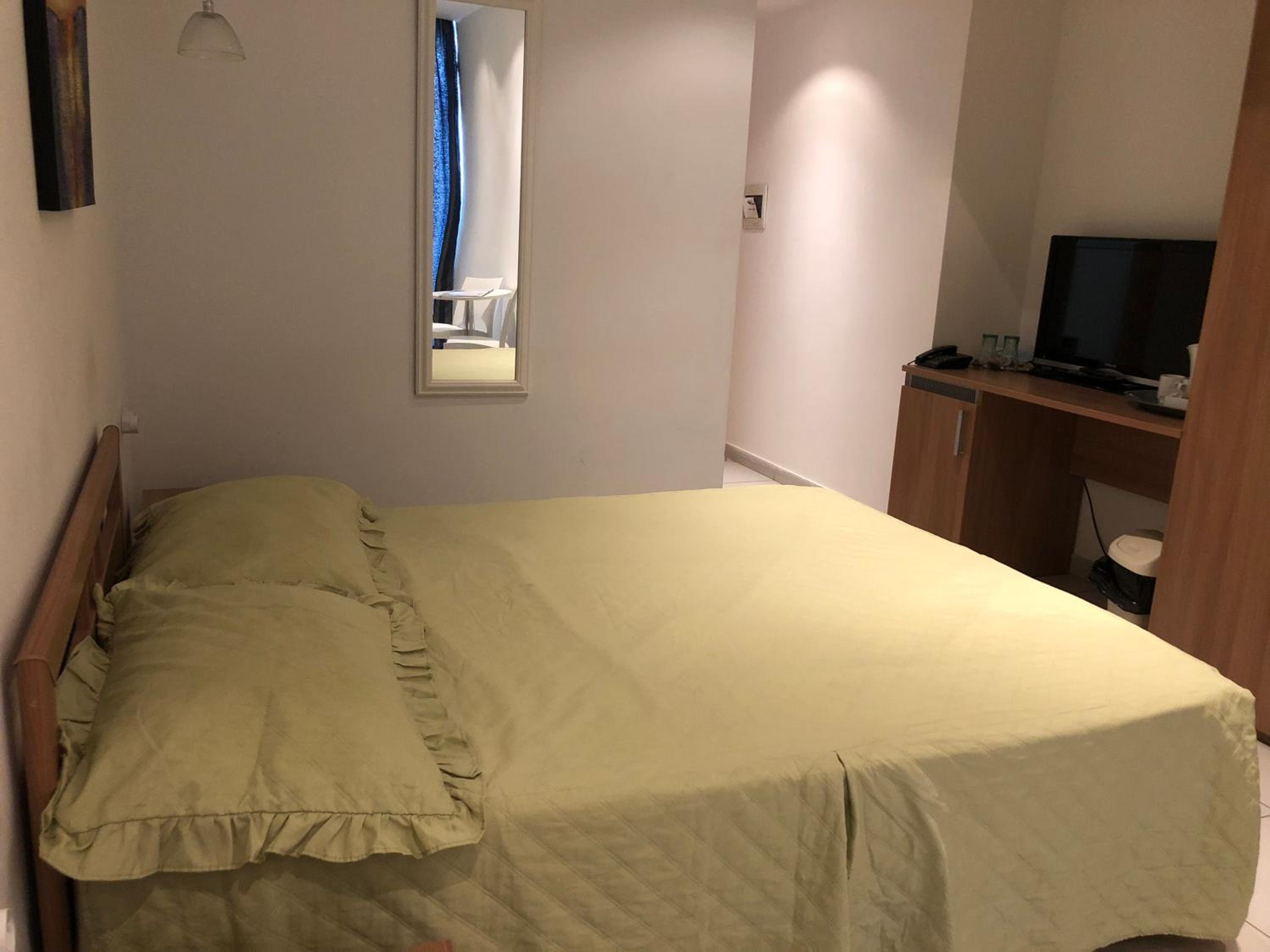 Double or Twin Room with Free Airport Transfer photo 1
