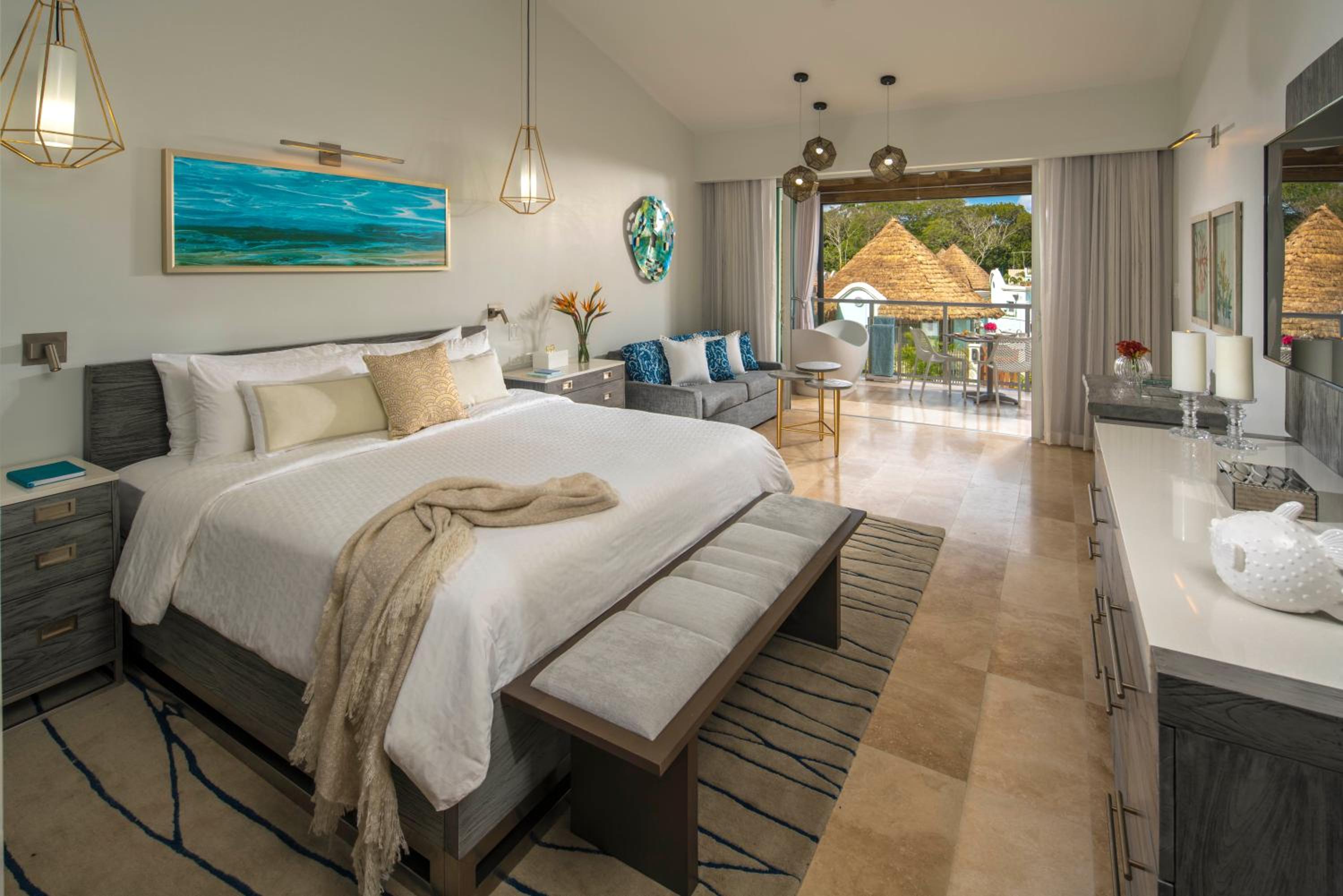 South Seas Crystal Lagoon Club Level Junior Palm Suite w/ Balcony Tranquility Soaking Tub
