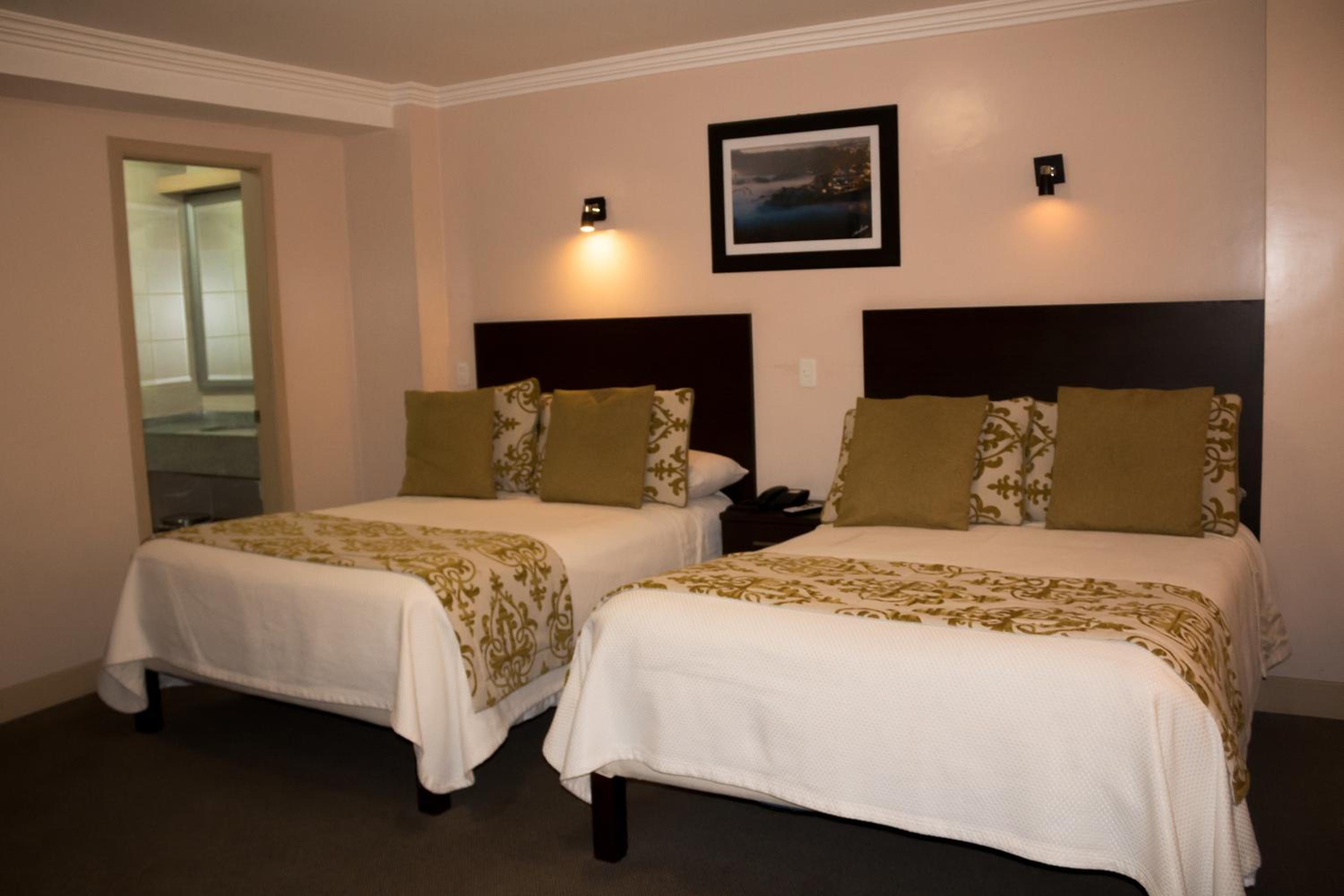 Deluxe Queen Room with Two Queen Beds photo 3