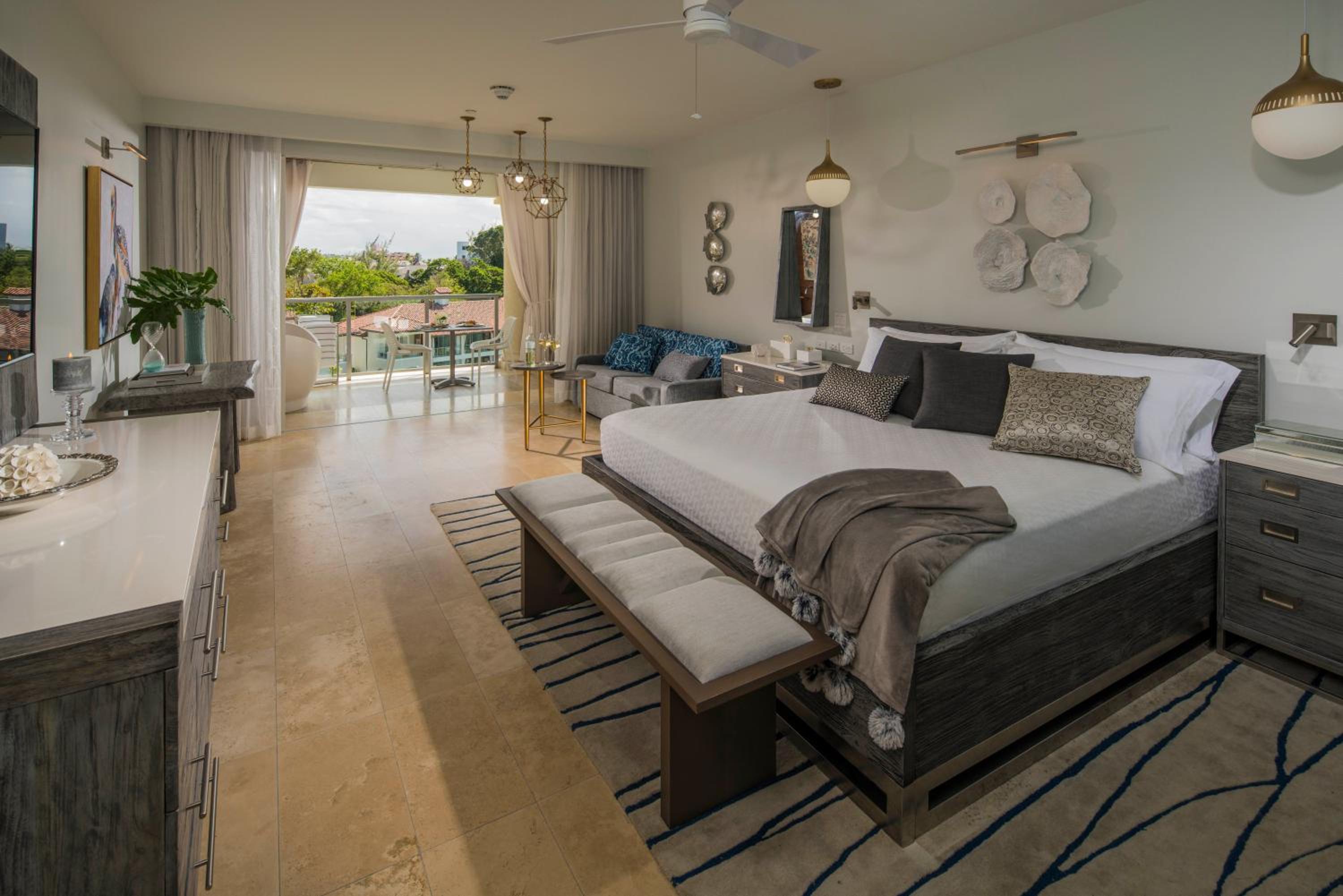 Royal Seaside Penthouse Oceanview Crystal Lagoon Club Level Barbados Suite w/ Balcony Tranquility Soaking Tub