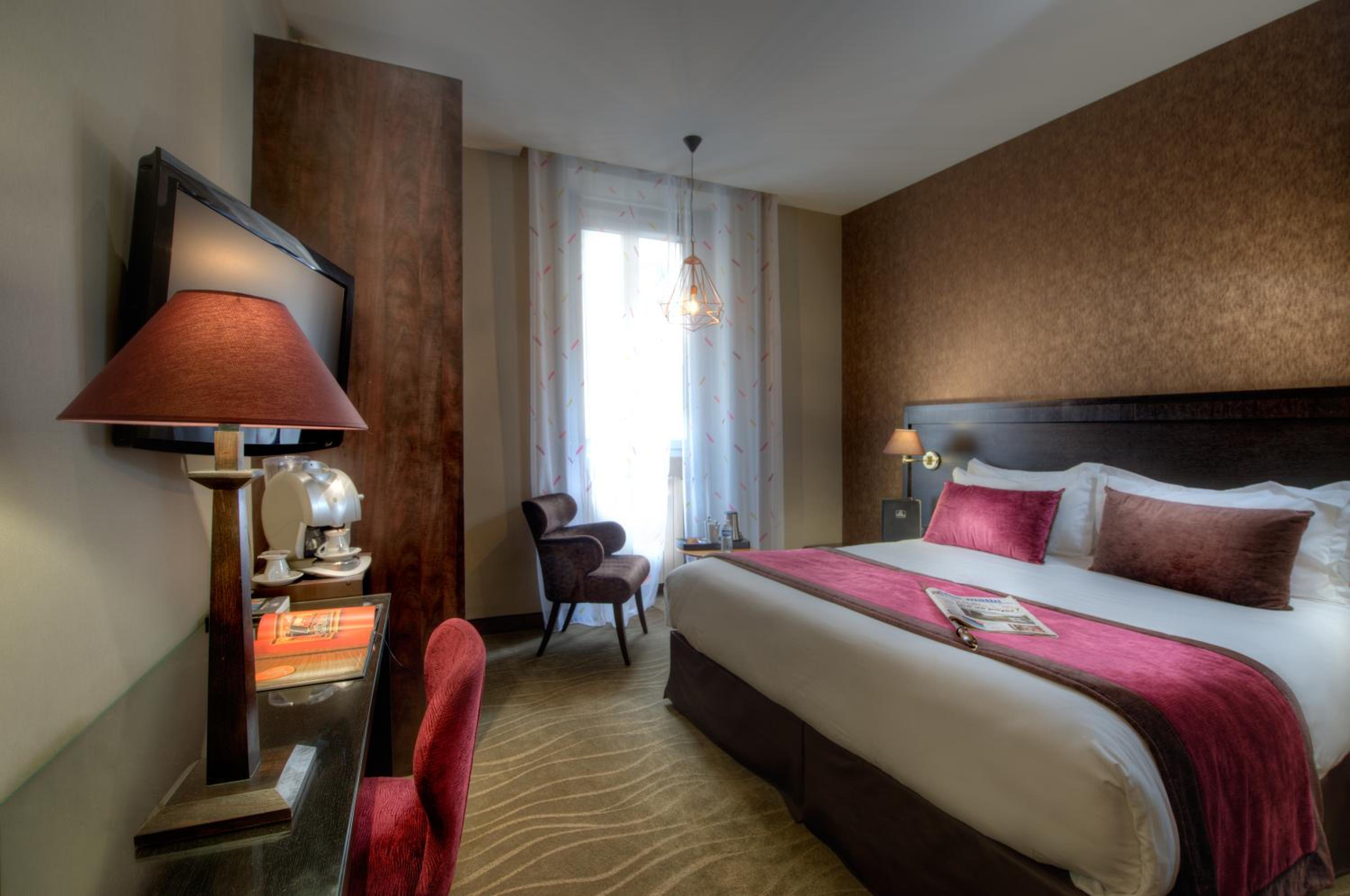 Deluxe Queen Room - Photo 5