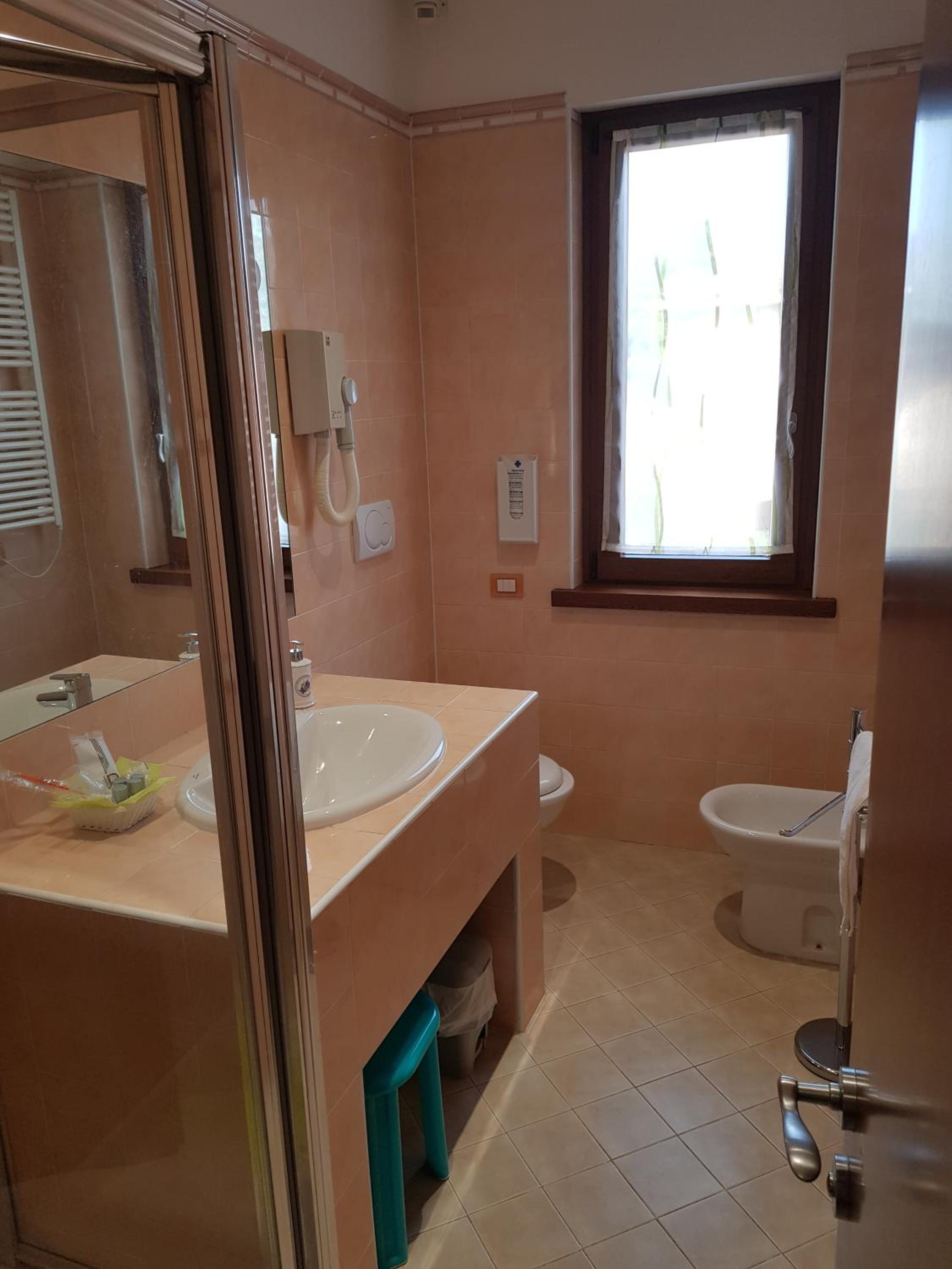 Twin Room with Private Bathroom photo 3