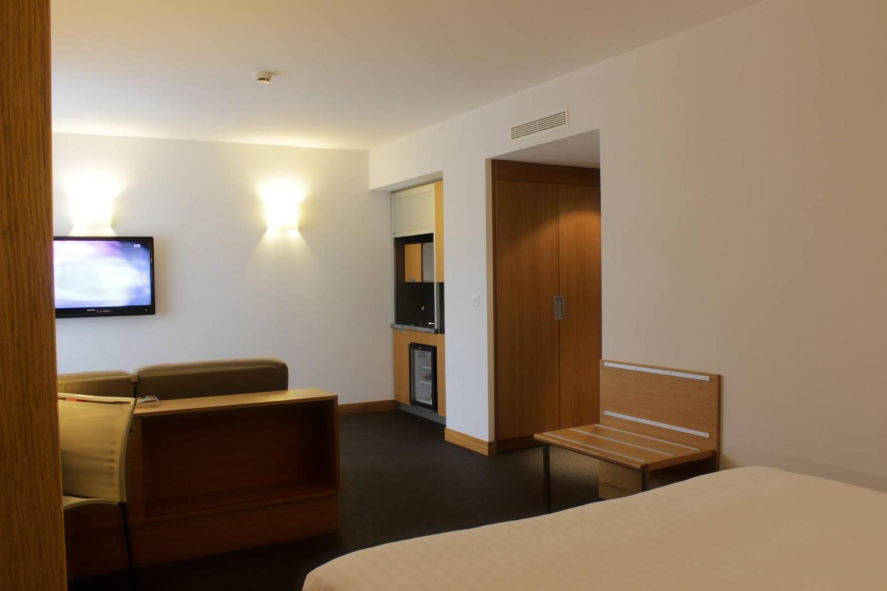 Junior Queen Suite - Photo 2