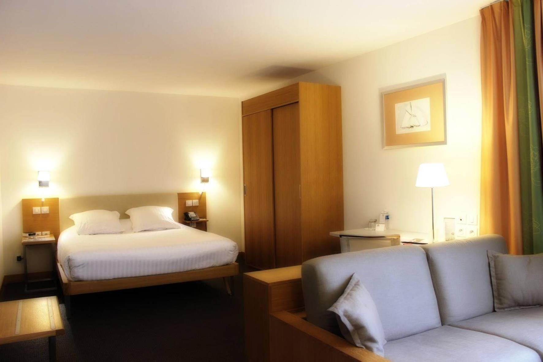 Junior Queen Suite - Photo 3