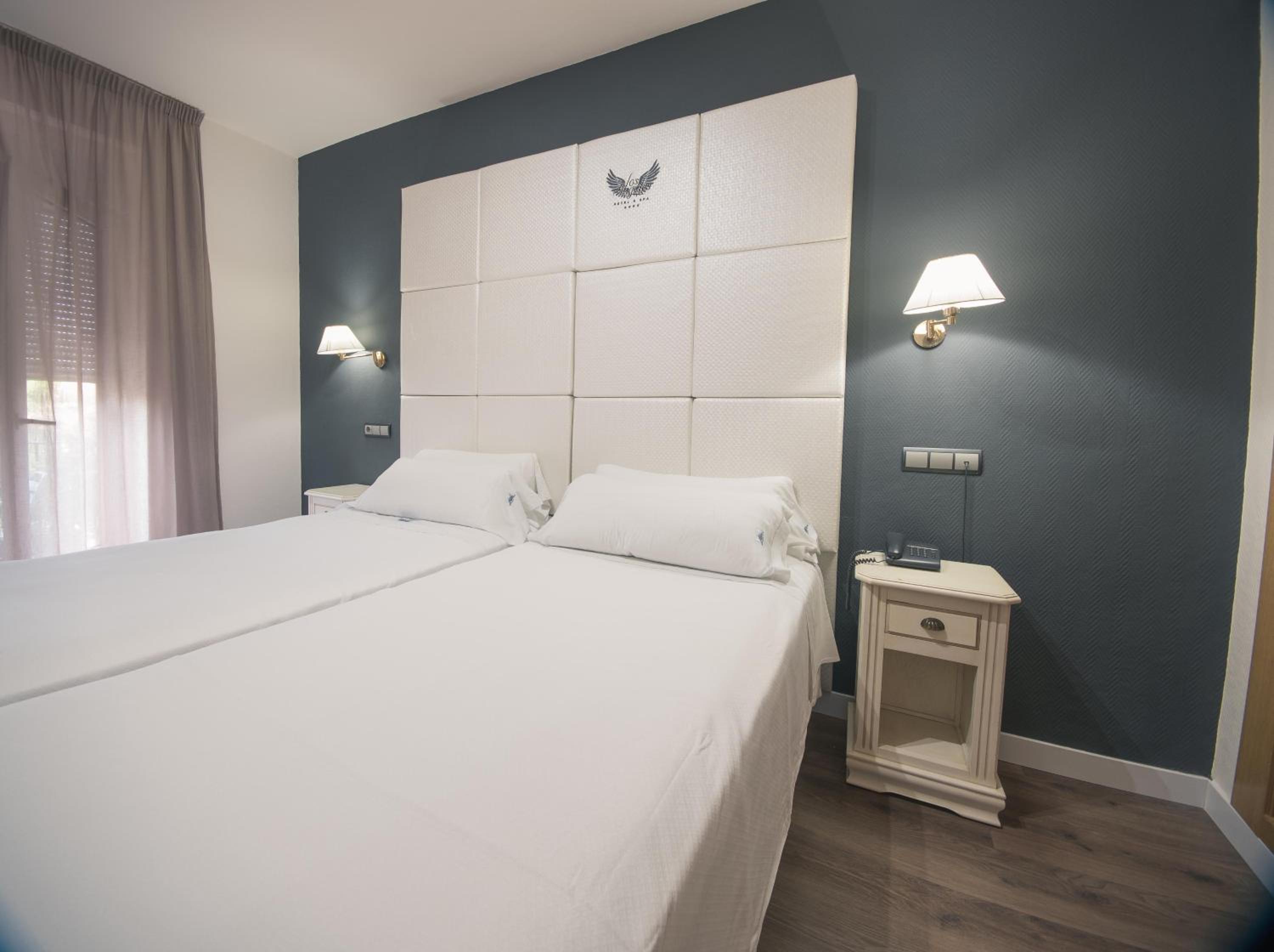 Double or Twin Room - Photo 5