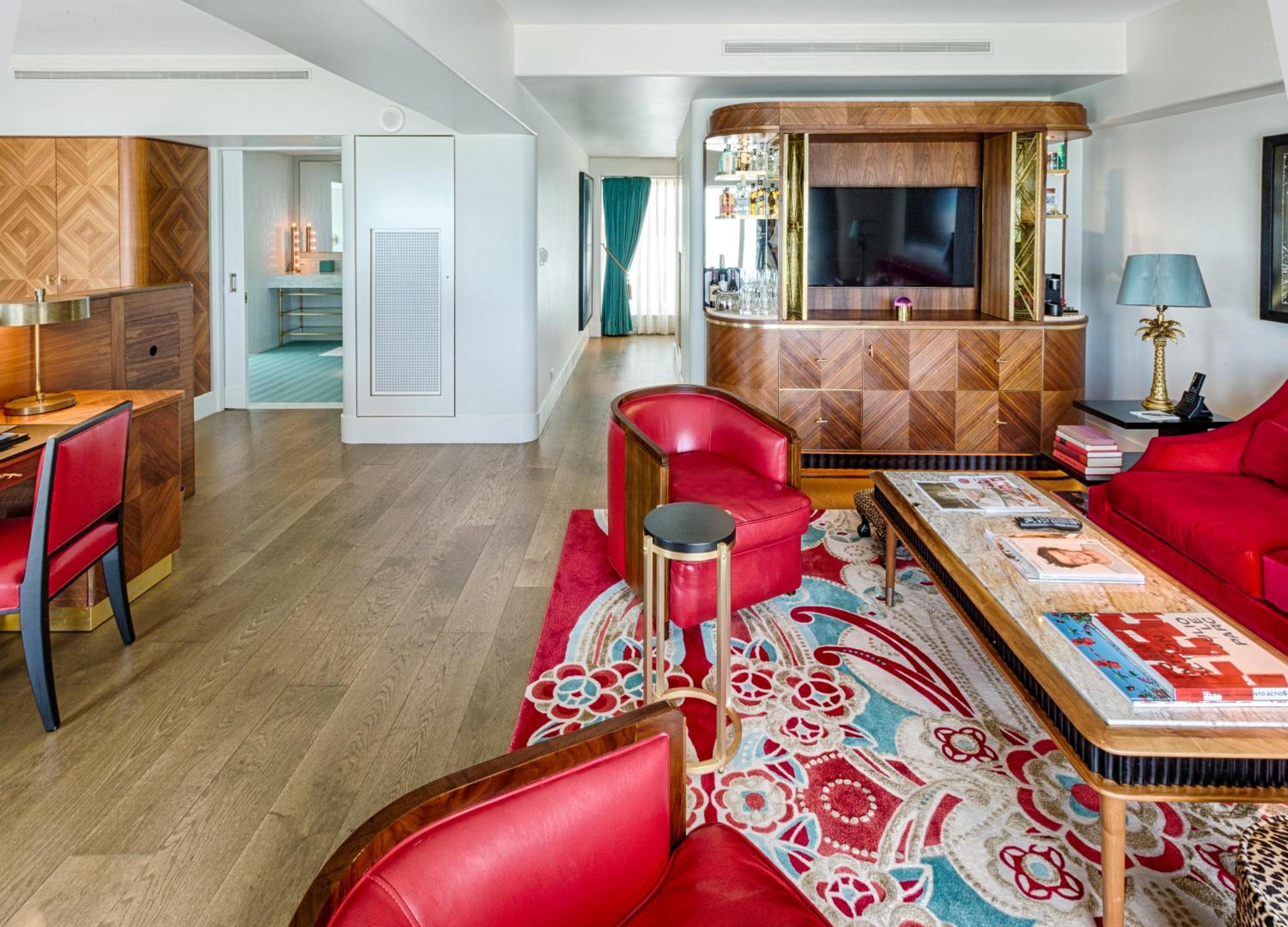 Premier Corner Junior King Suite - Oceanfront