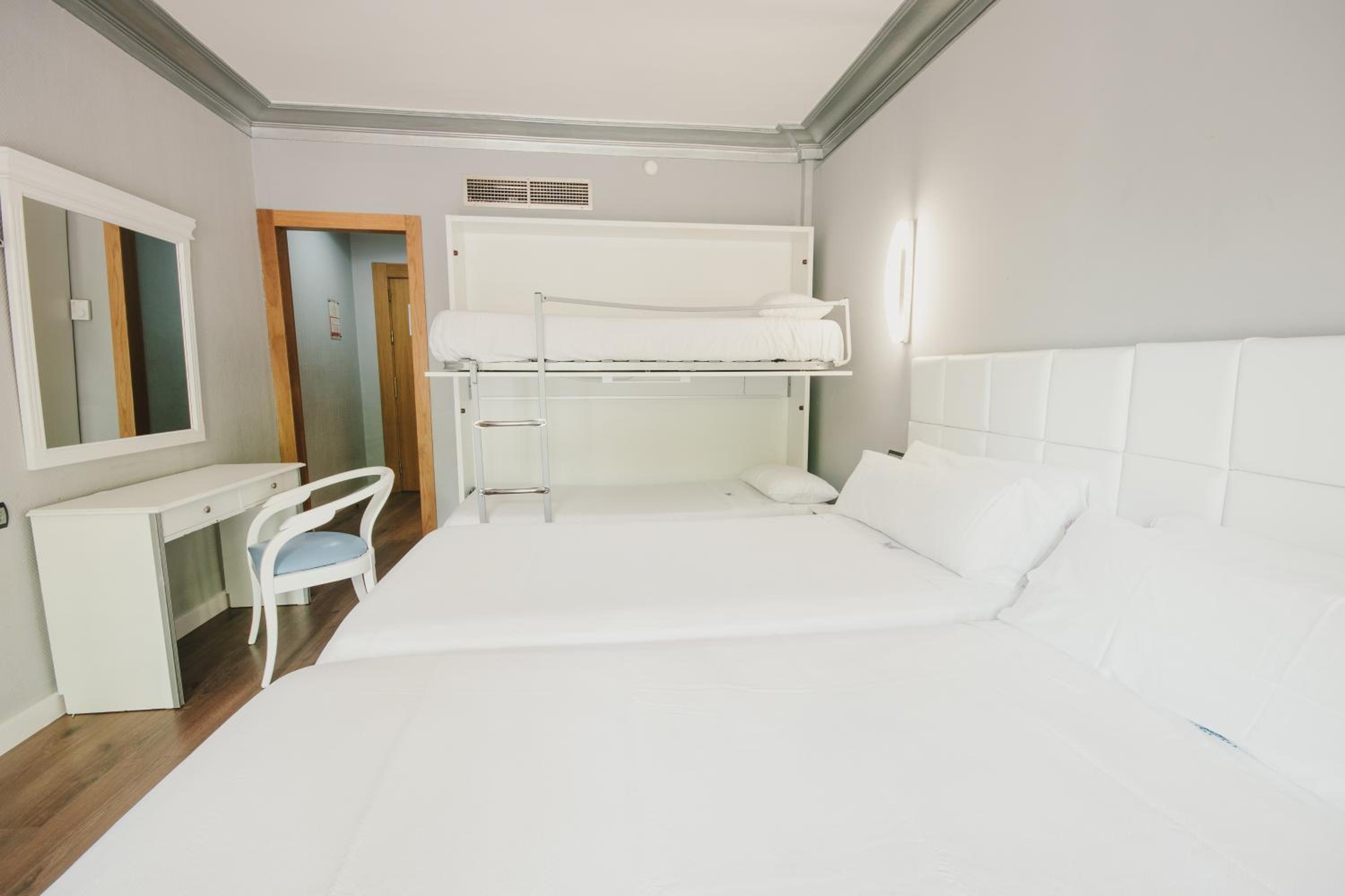 Triple Room - Photo 1