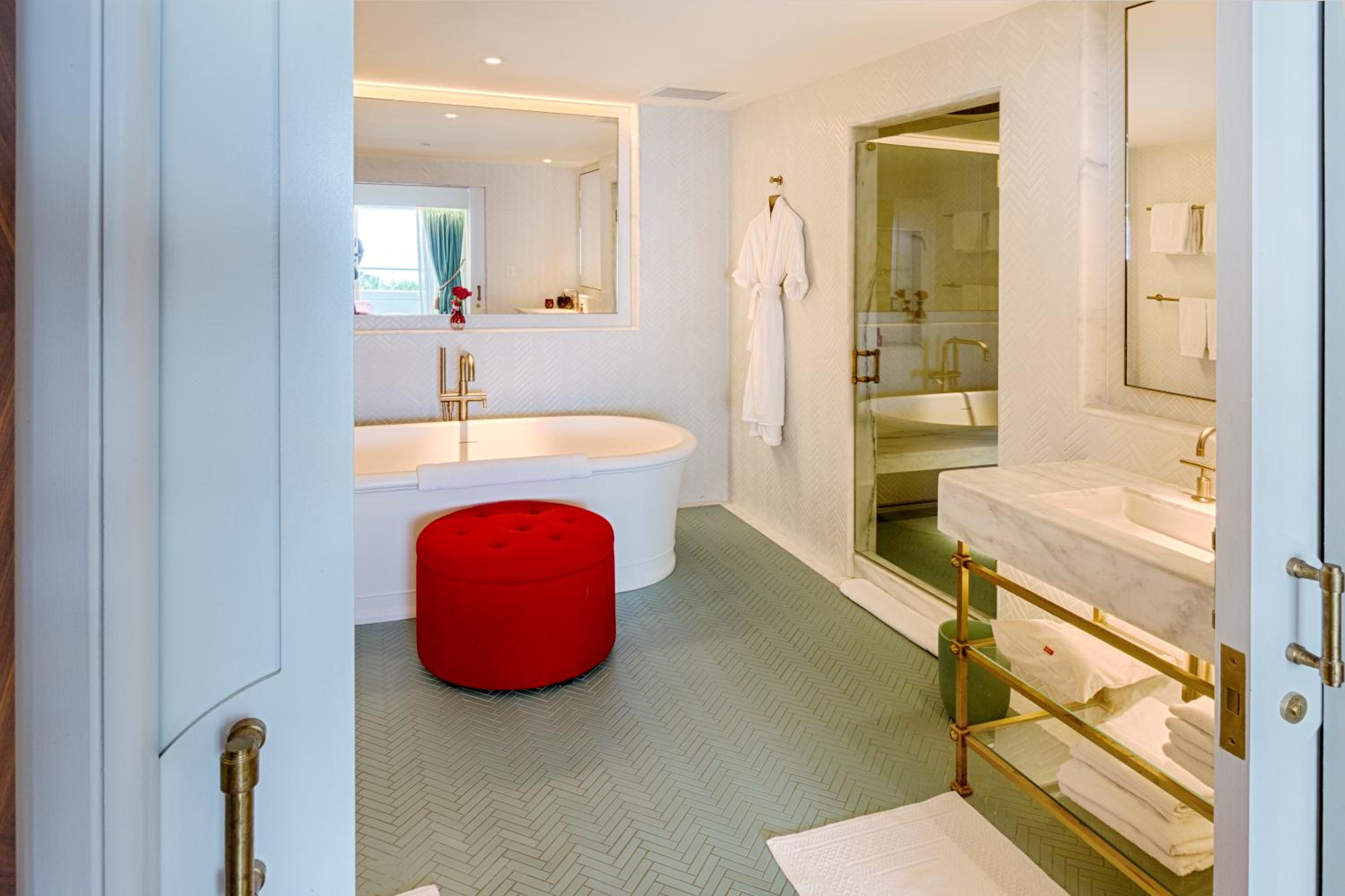 Junior King Suite with Ocean View thumbnail 5