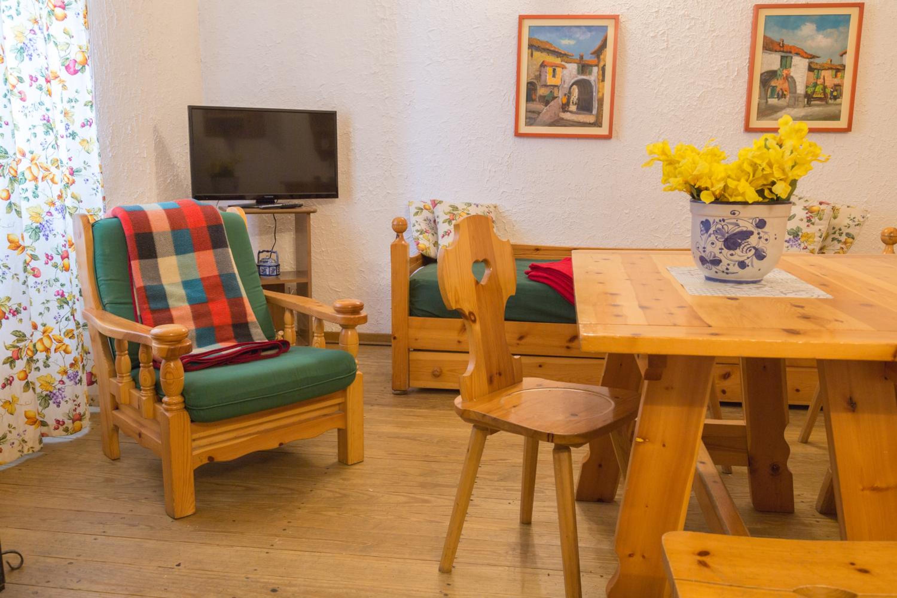 Two-Bedroom Apartment (9 Adults) photo 1