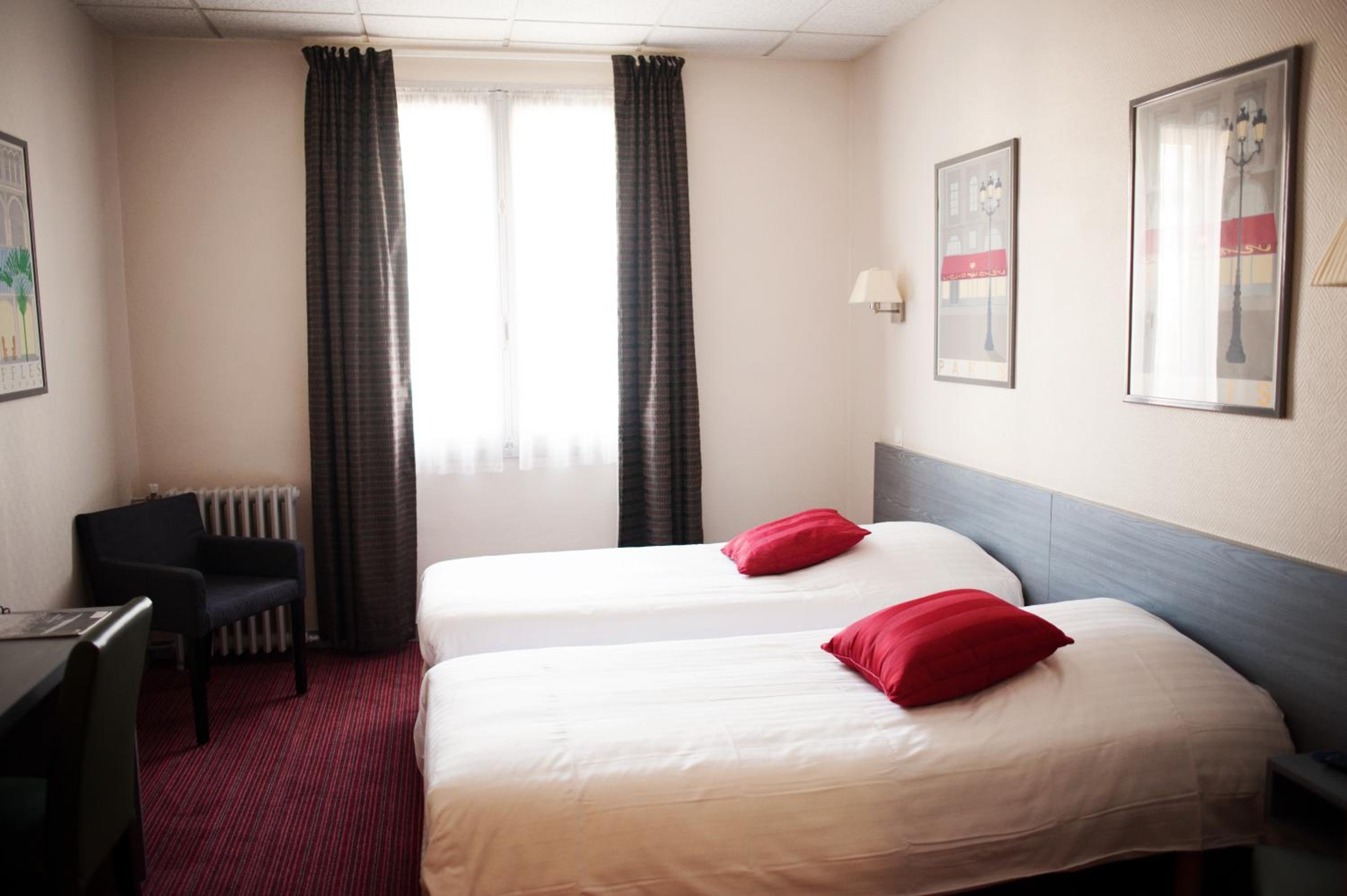 Twin Room - Photo 7