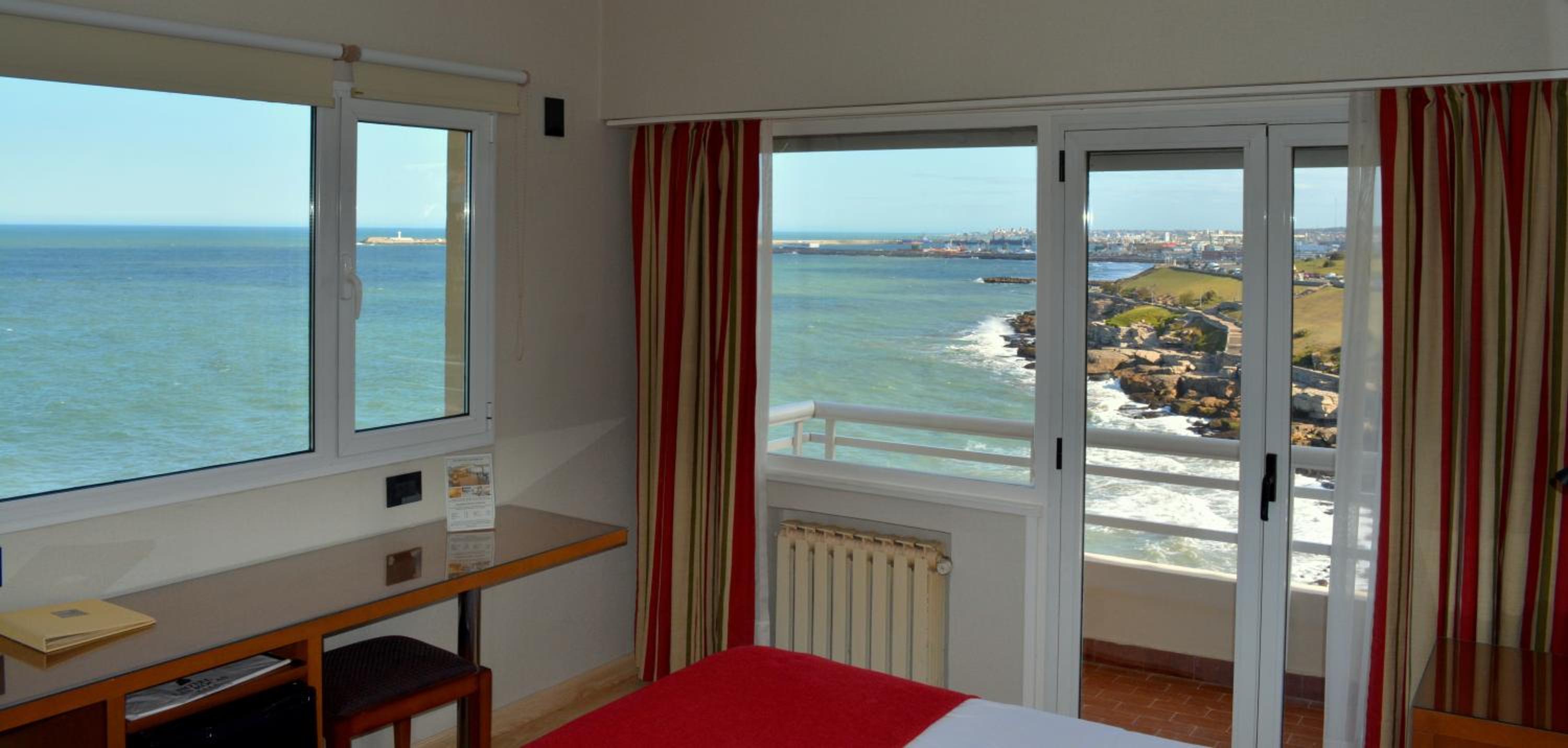 Deluxe Double or Twin Room with Sea View photo 2