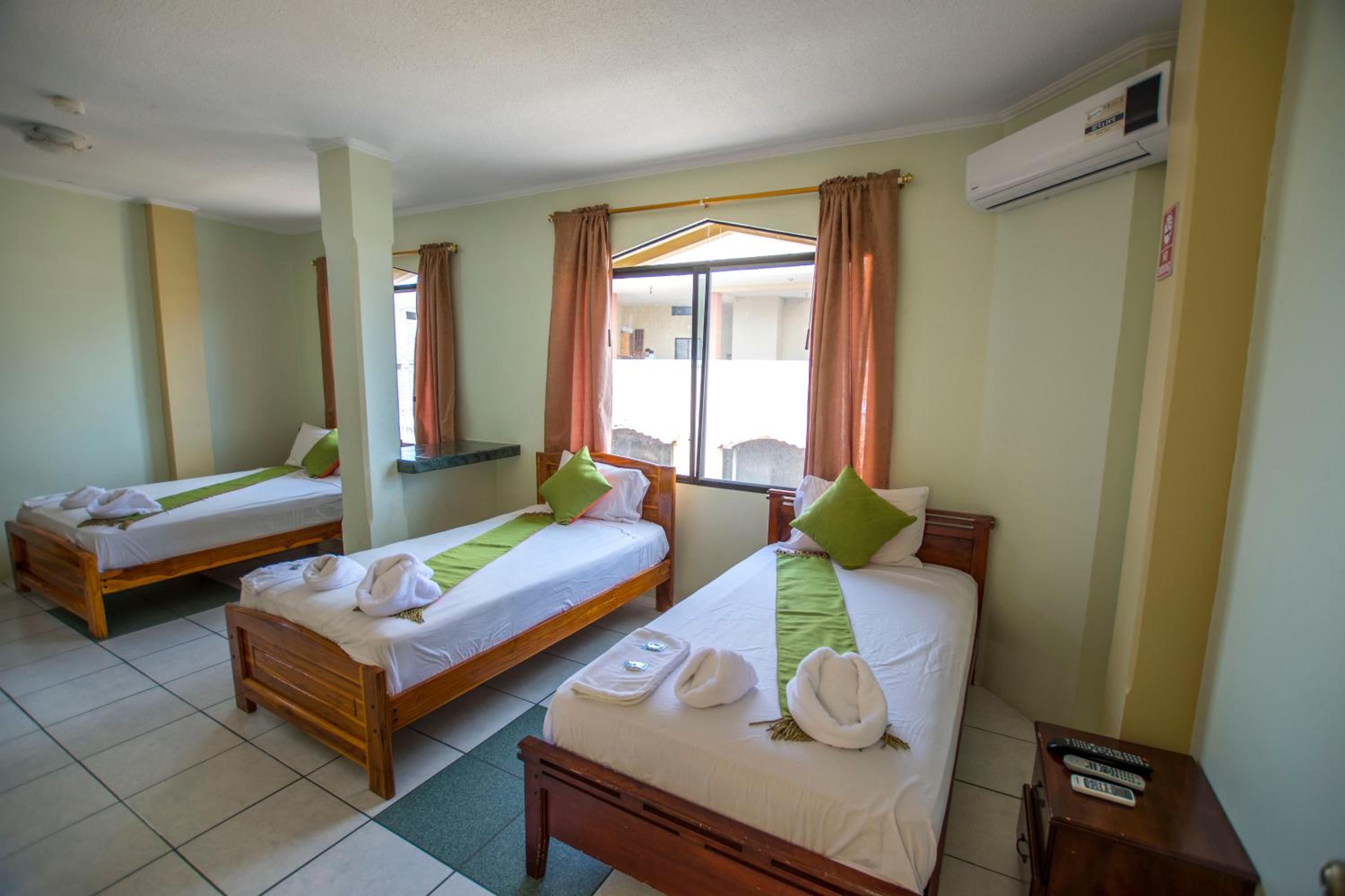 Triple Room with Private Bathroom photo 3