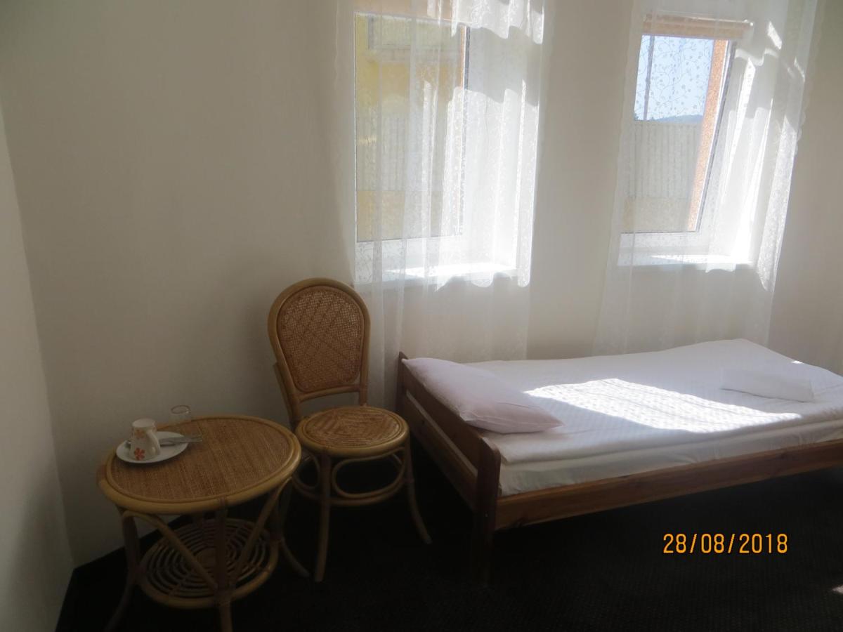 Standard Double Room with Shared Bathroom photo 3