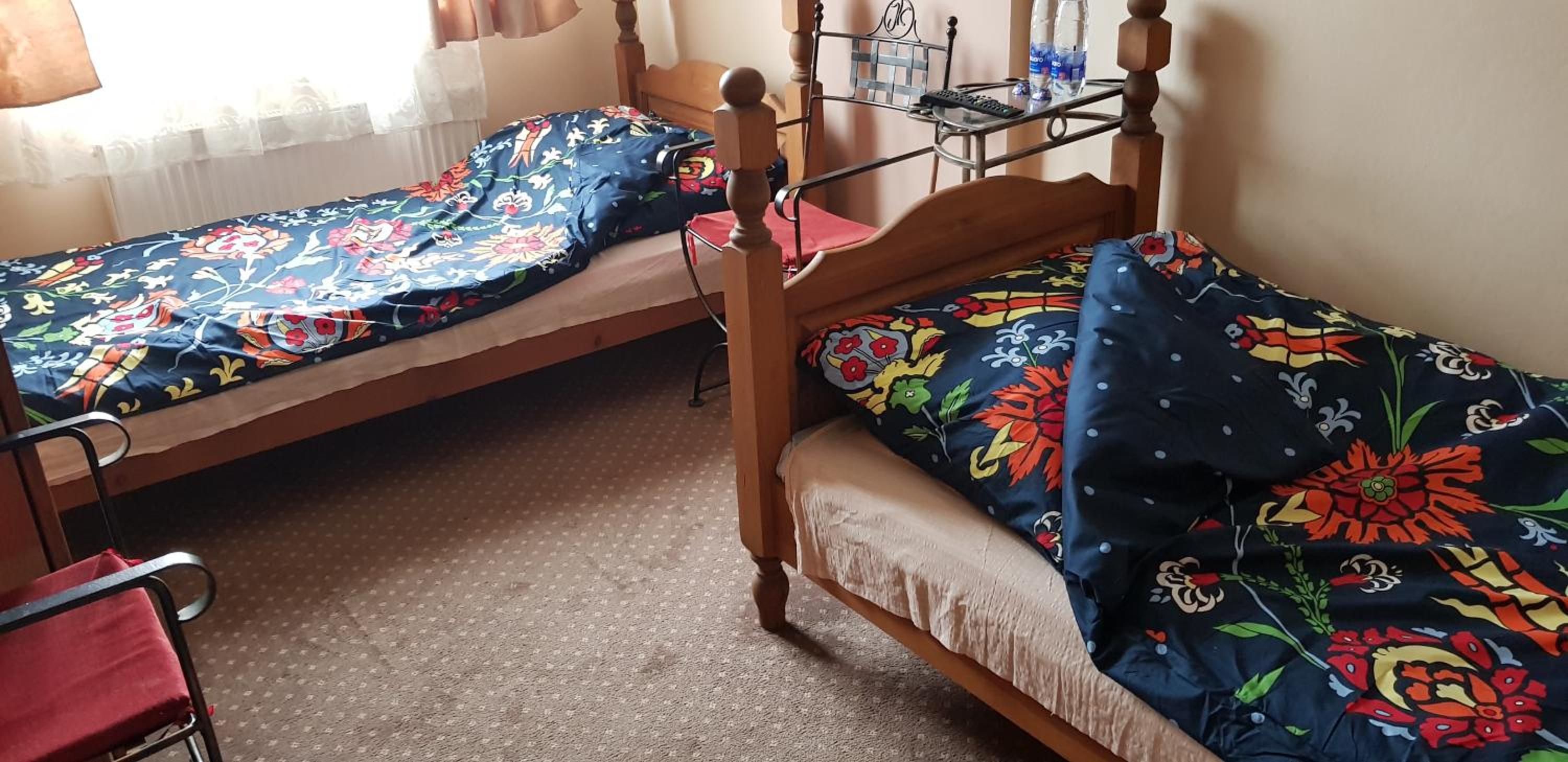Small Twin Room - Photo 4