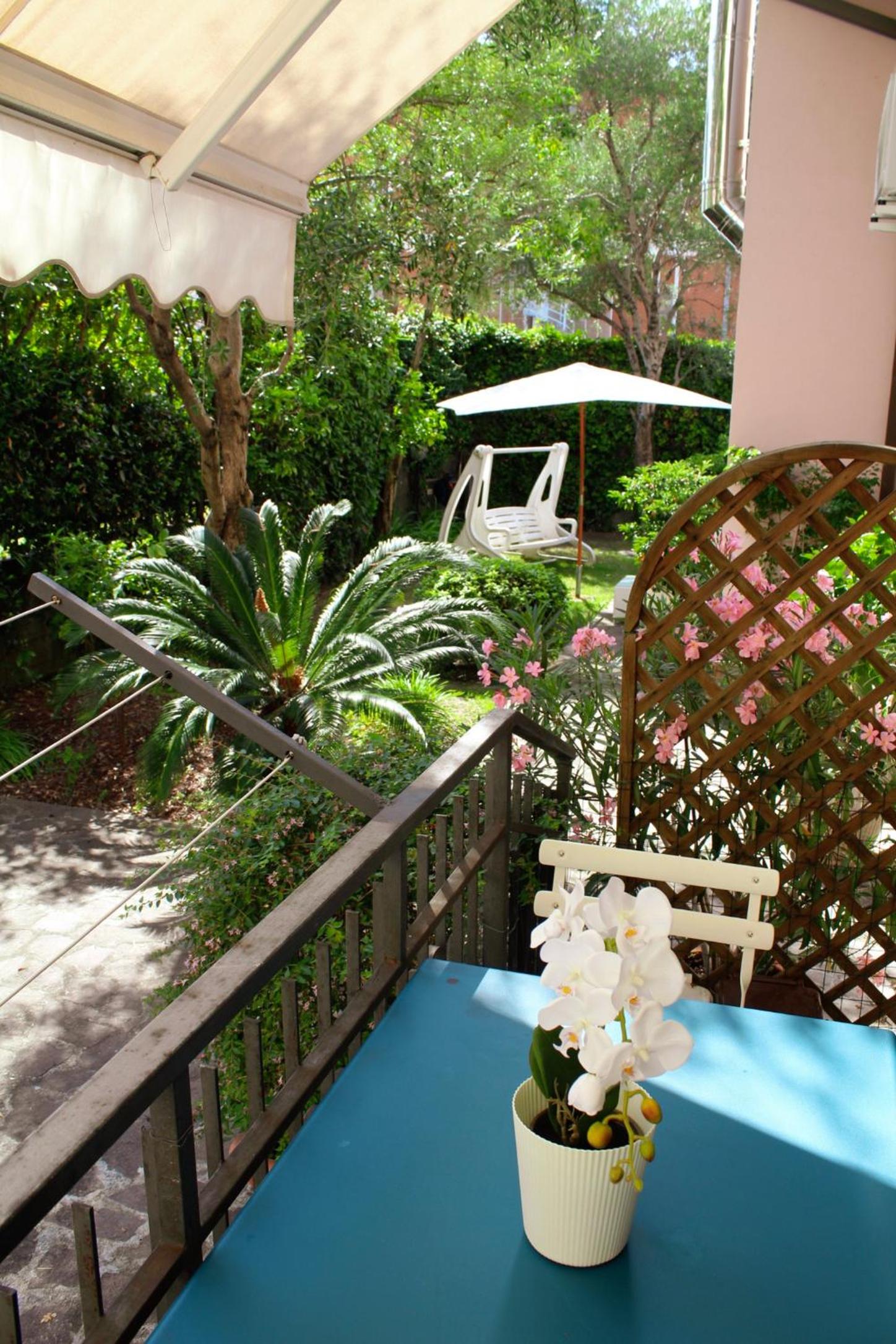 Two-Bedroom Apartment - Photo 3
