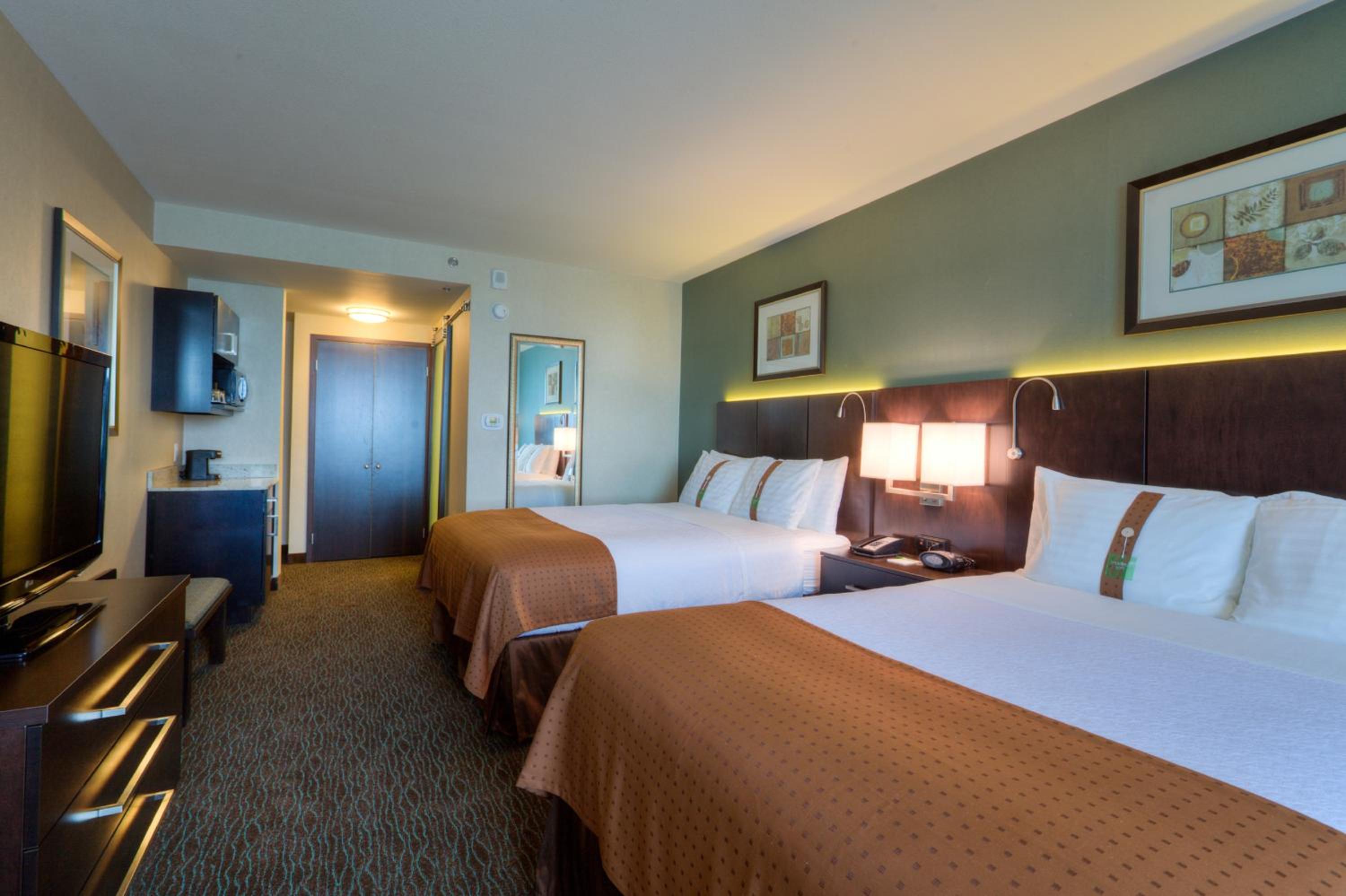 Superior Suite with Two Queen Beds - Non-Smoking - Photo 2