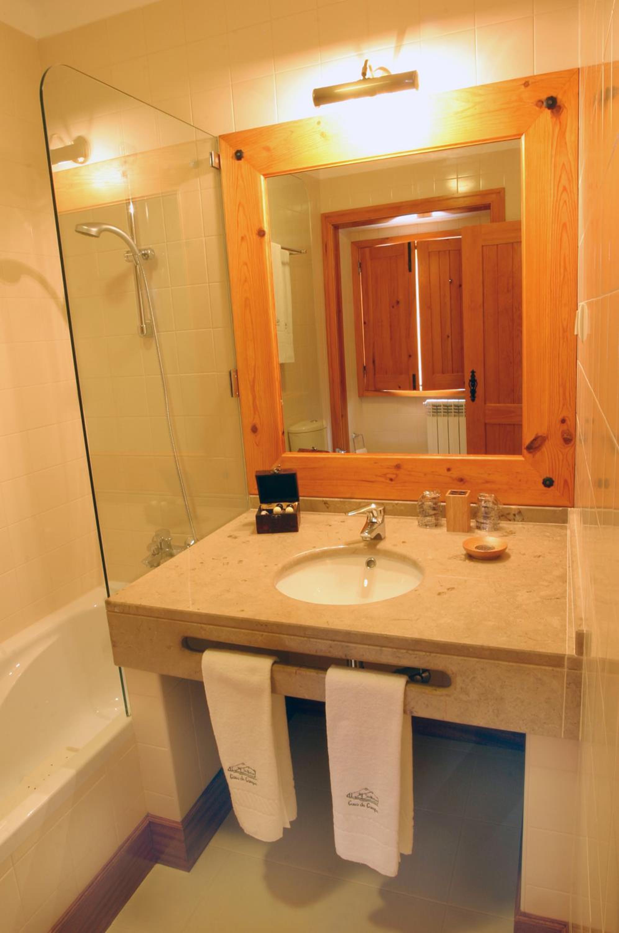 Double or Twin Room - Photo 13