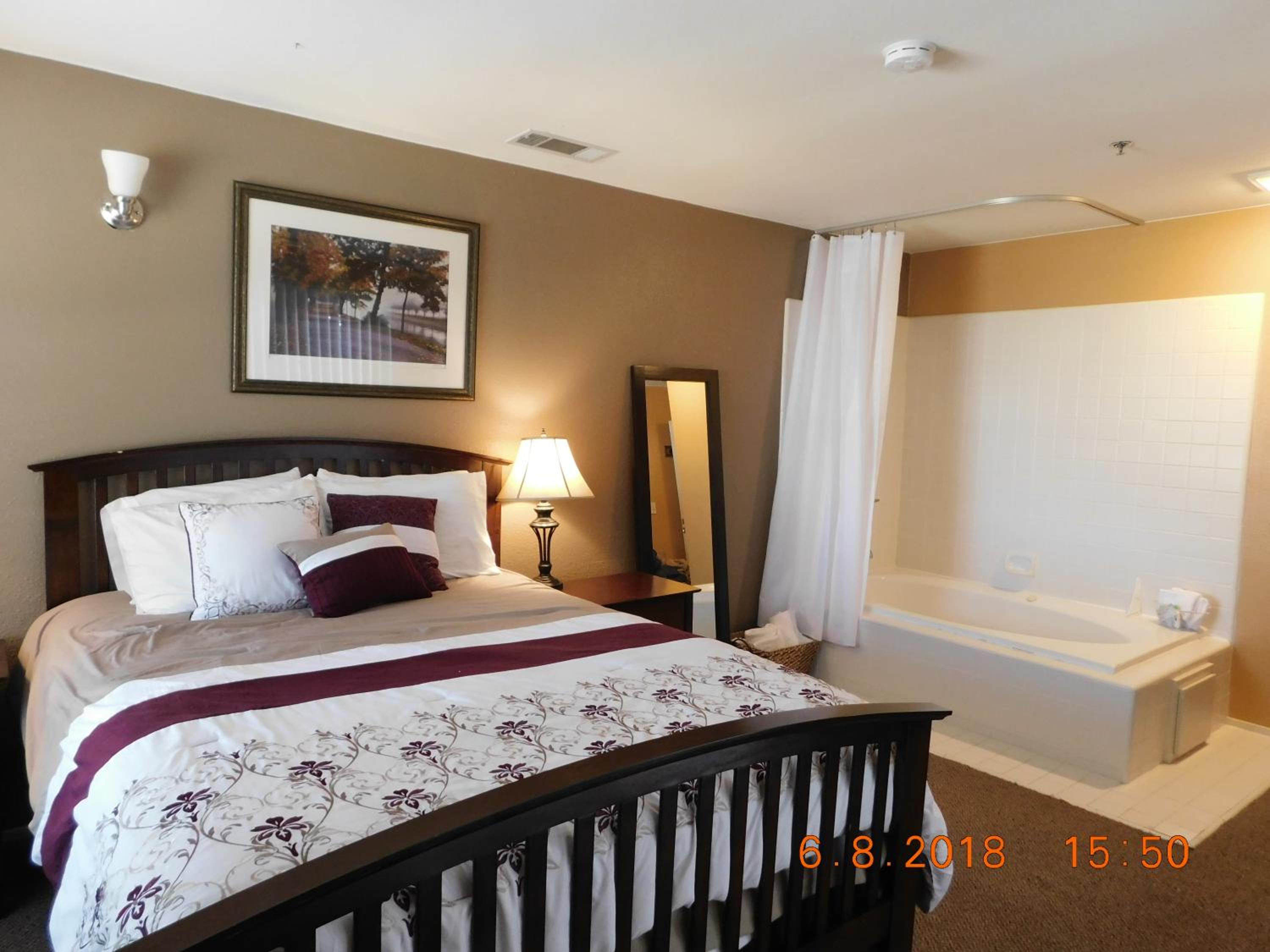 Queen Room with Spa Bath - Photo 5