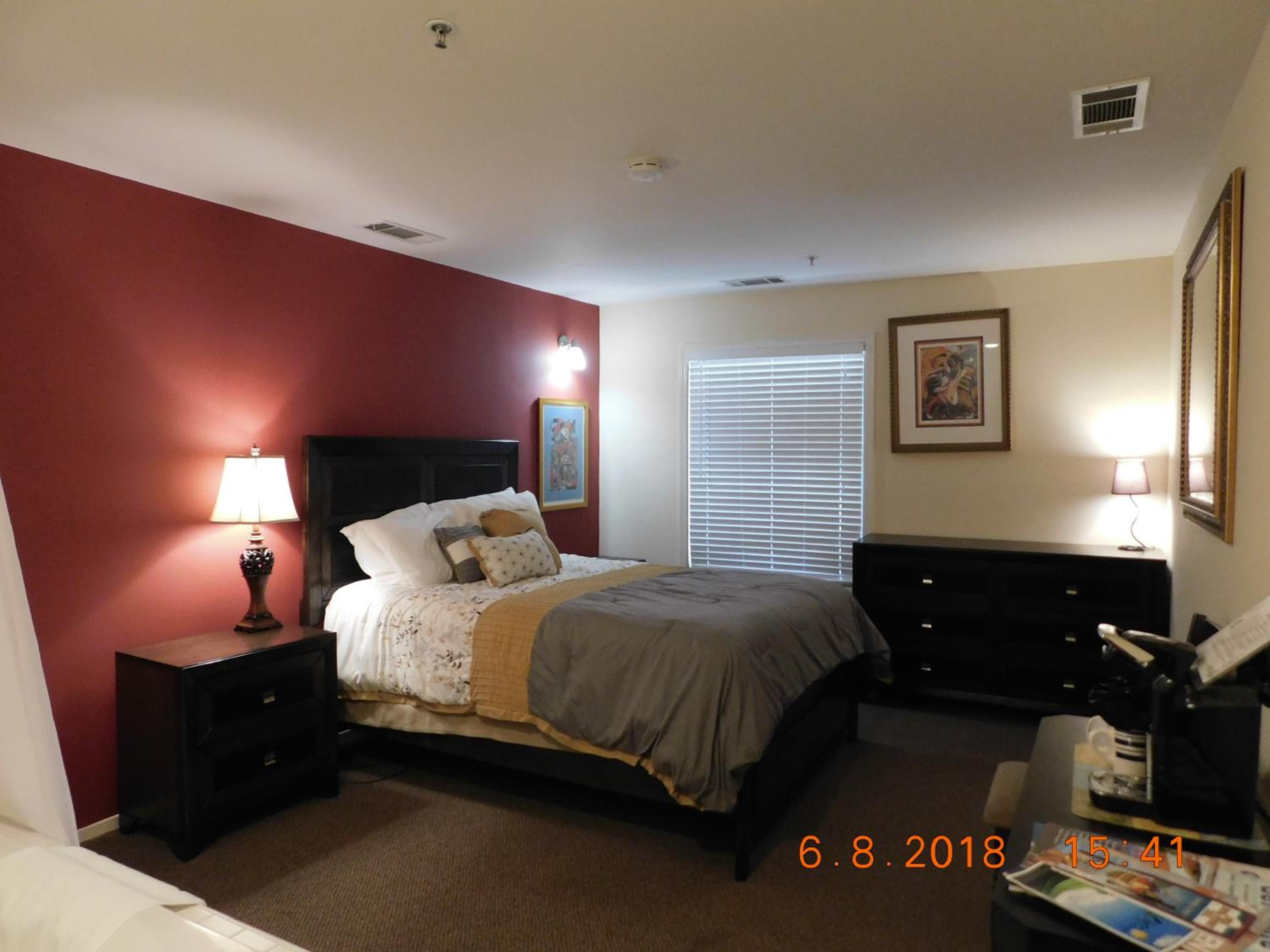 Queen Room with Spa Bath - Photo 1