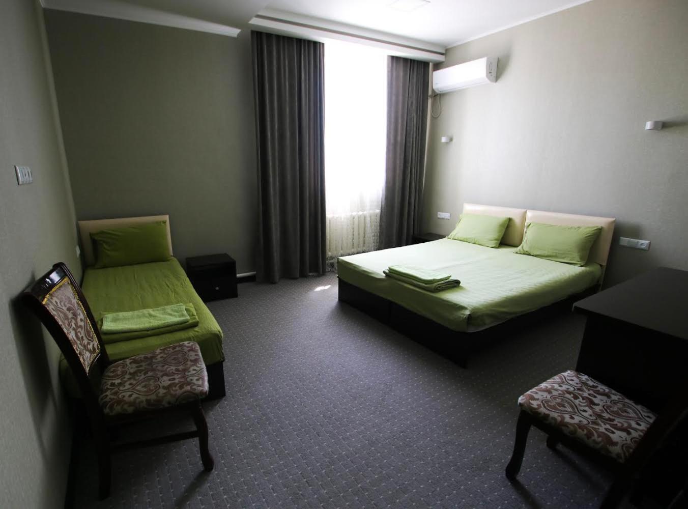Basic Triple Room with Shared Bathroom photo 1