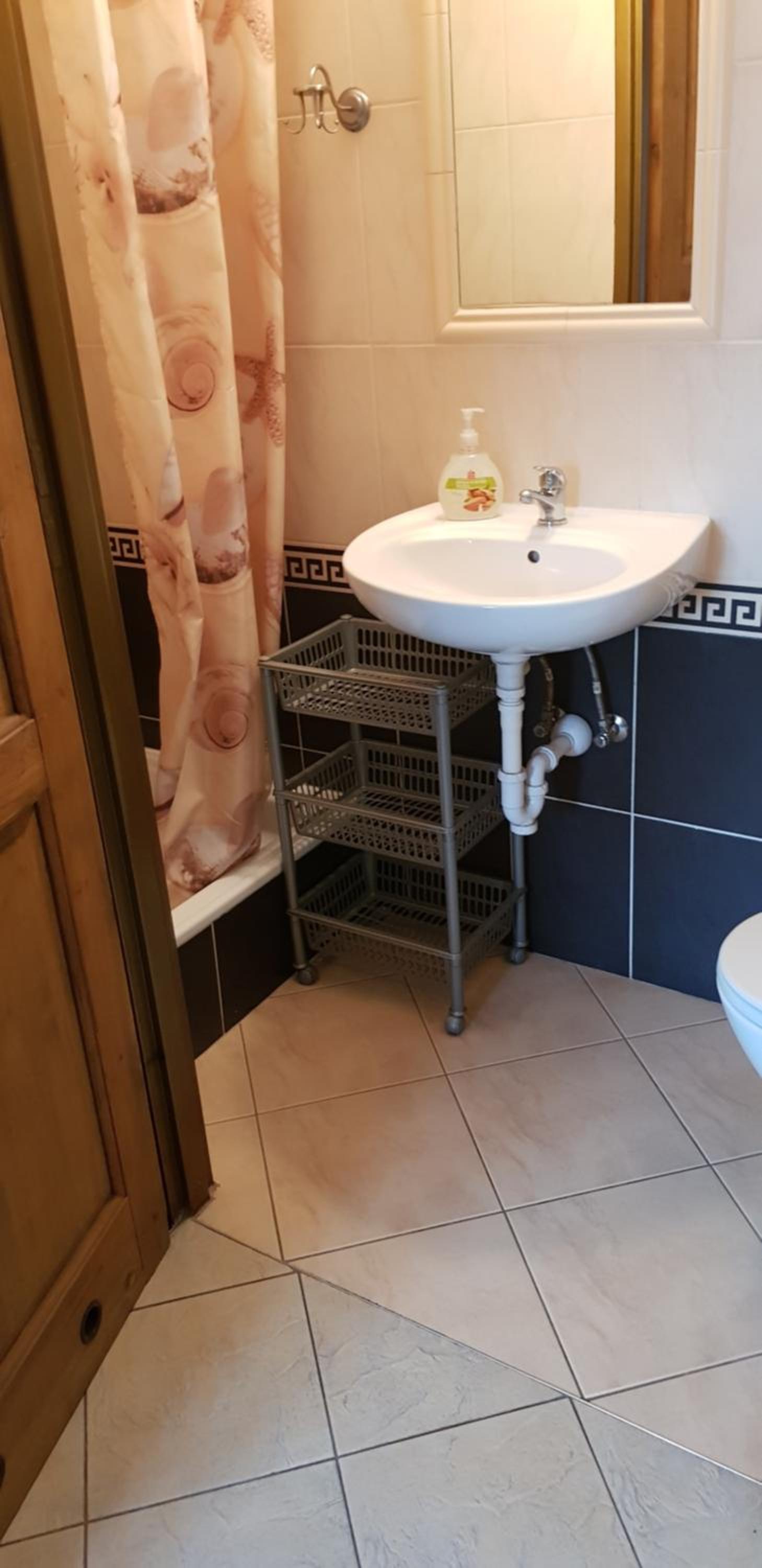 Small Twin Room - Photo 2