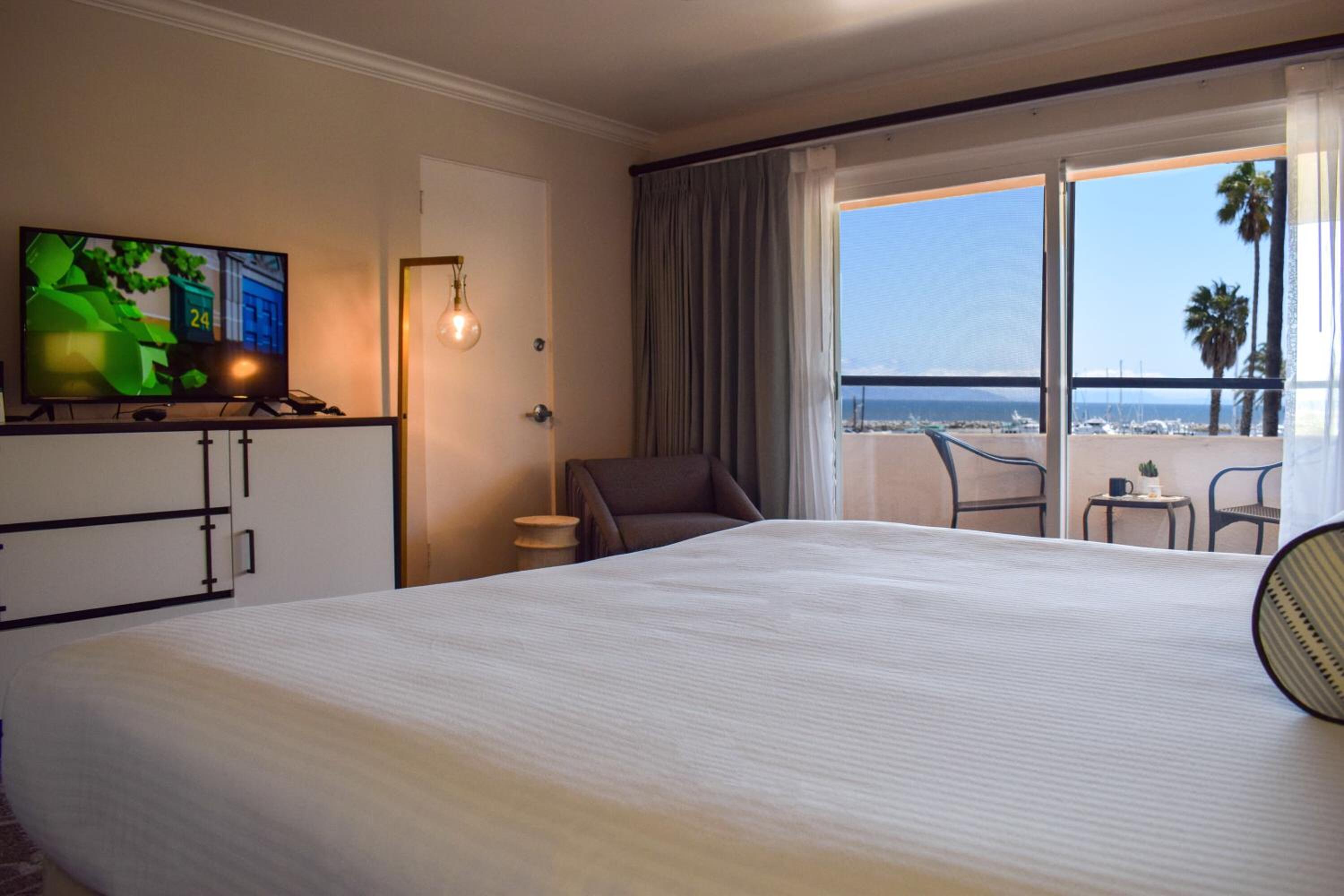 King Room Harbor Side with Balcony - Photo 6