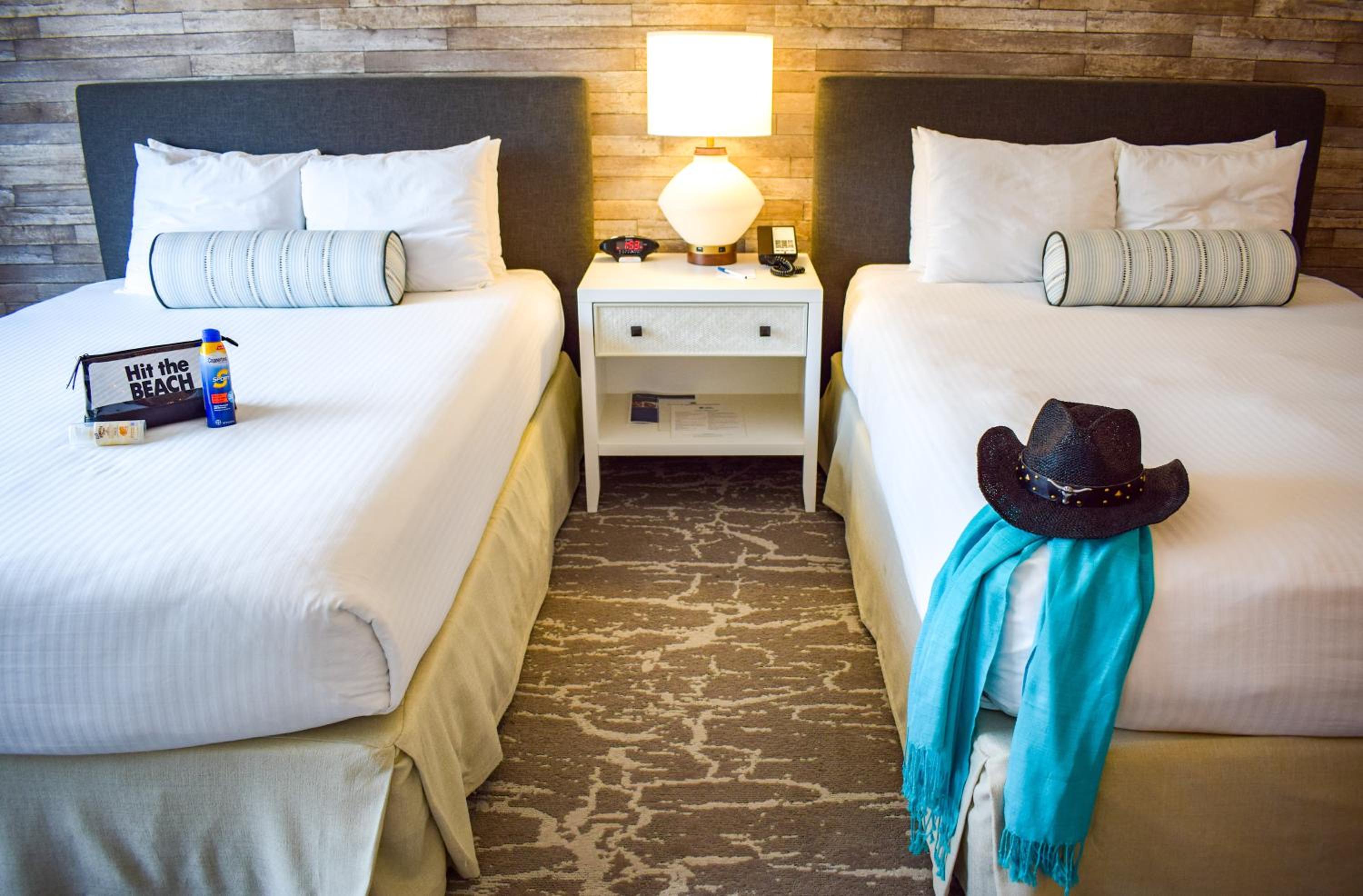 Queen Room with Two Queen Beds - Park Side - Photo 4